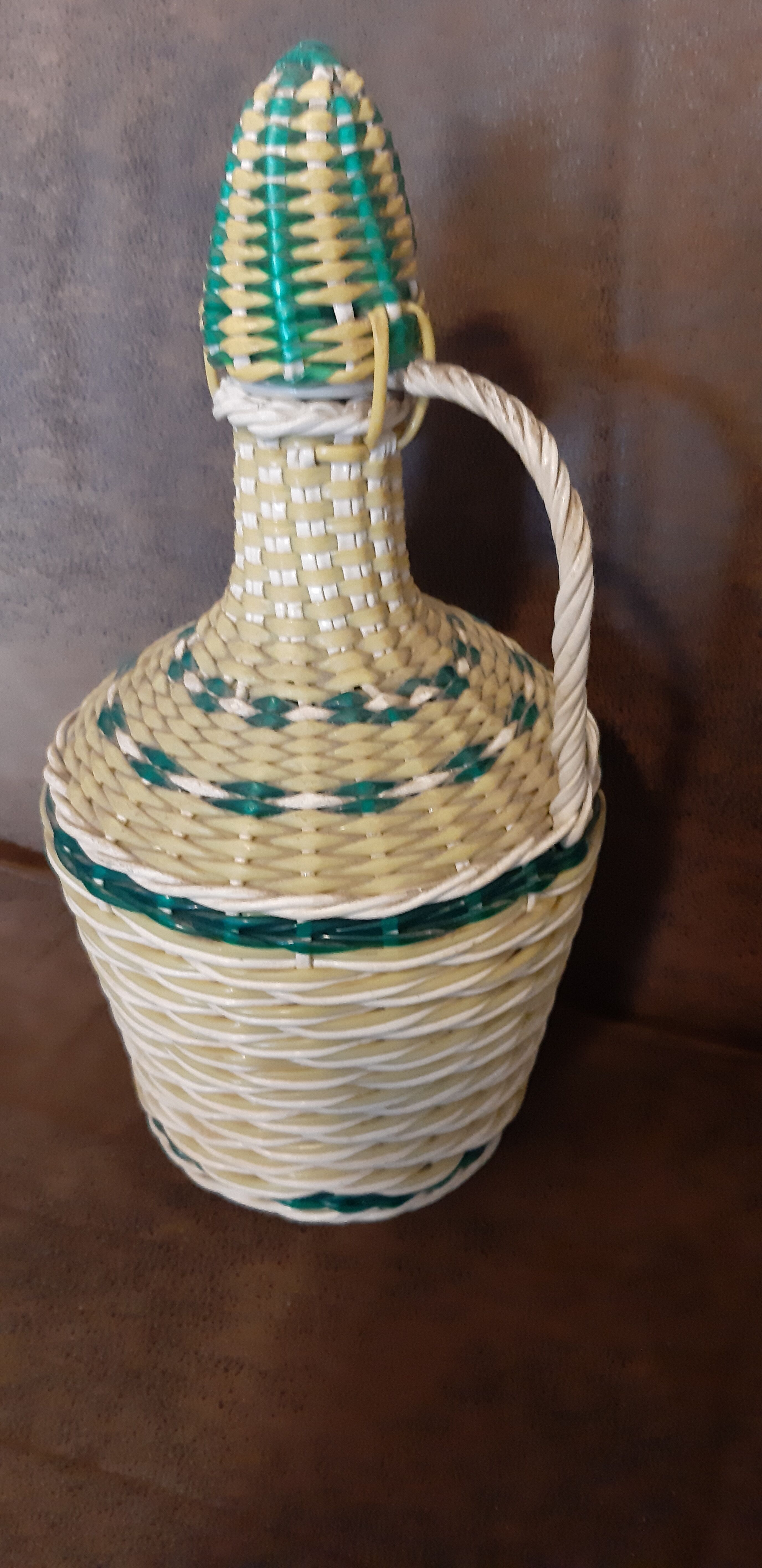 Pretty scoubidou bottle