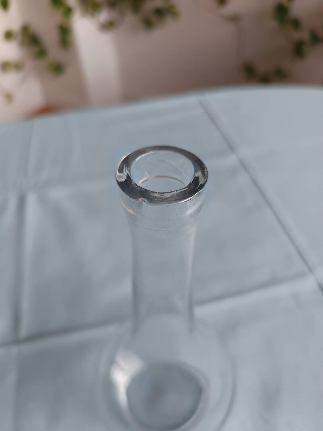 Bottle / single-stem vase