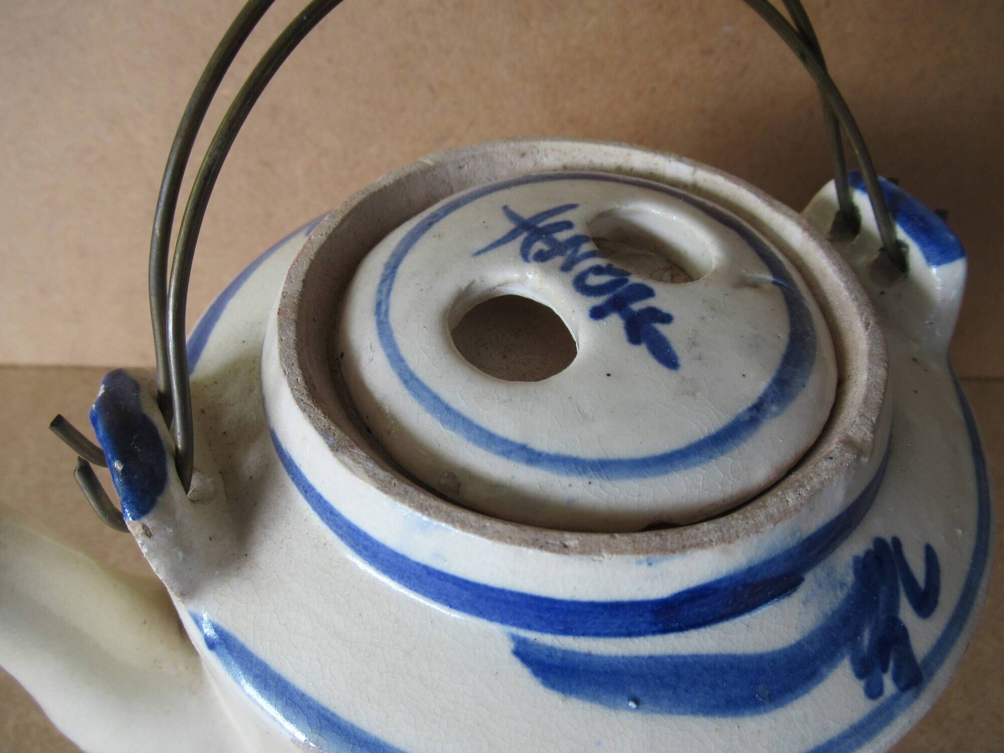 Antique CHINESE Porcelain TEAPOT in blue & white, late 19th century.