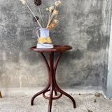Pedestal table in curved wood