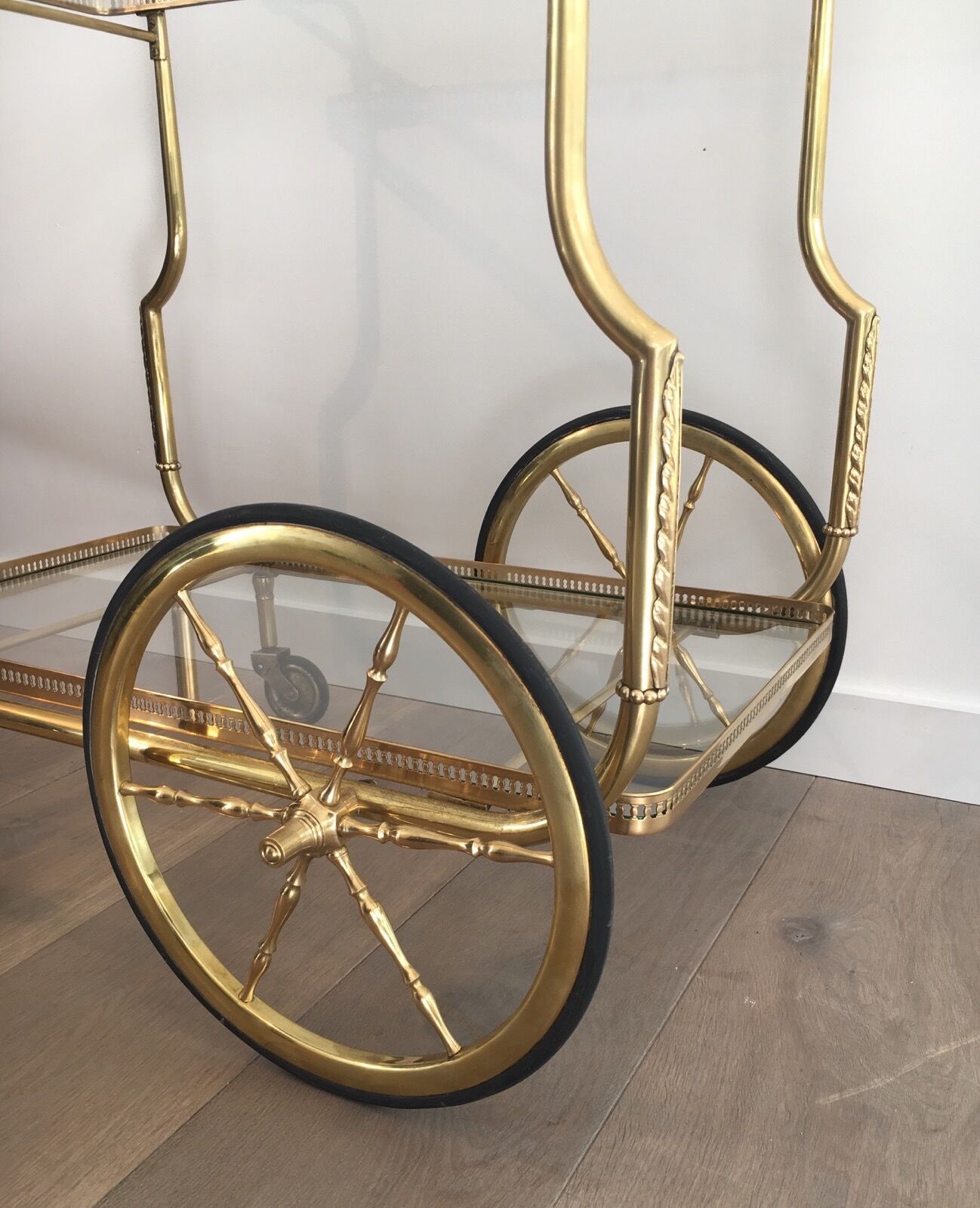 Neo-classical table in gilded metal and glass