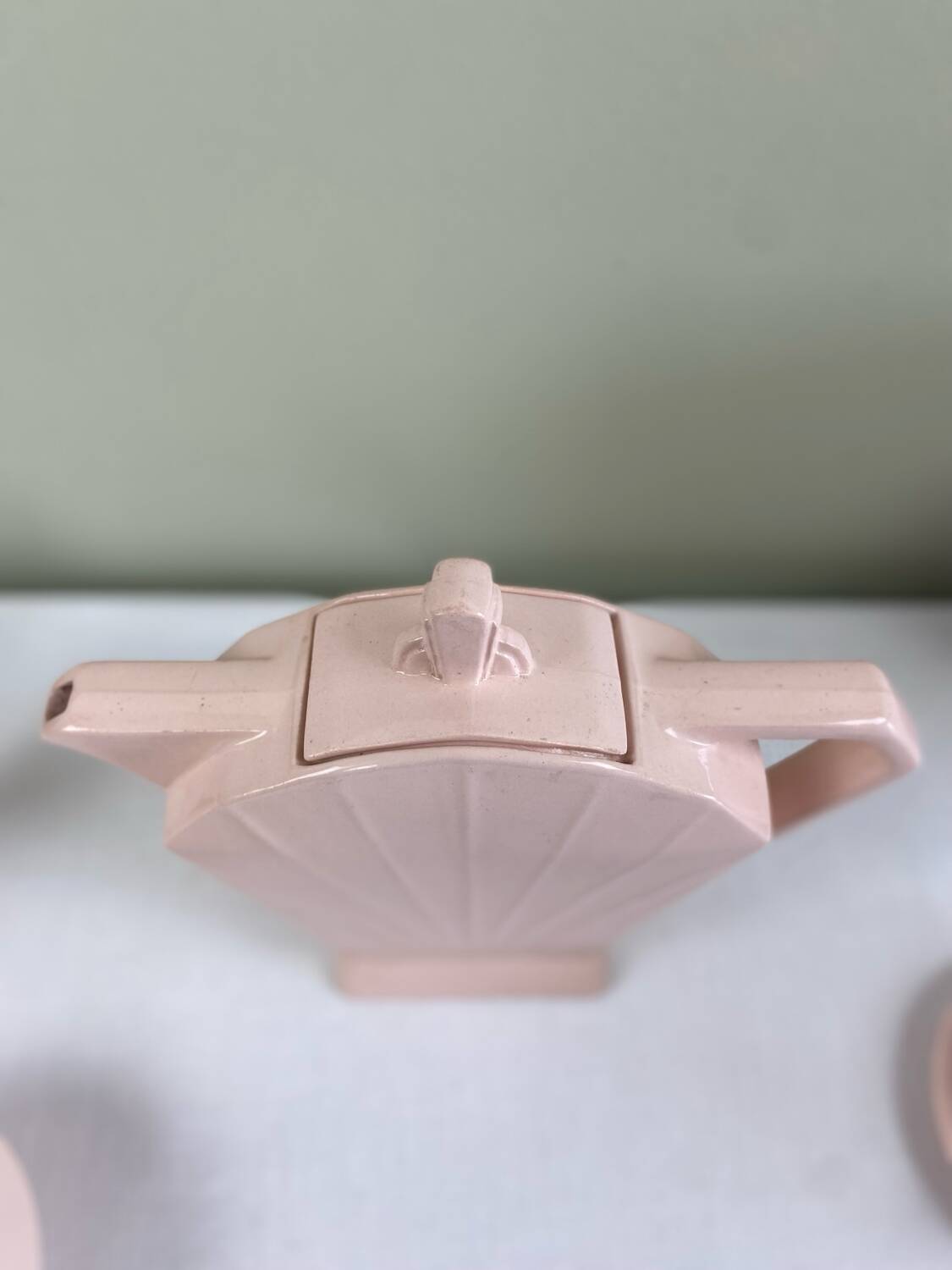 Théière art déco rose