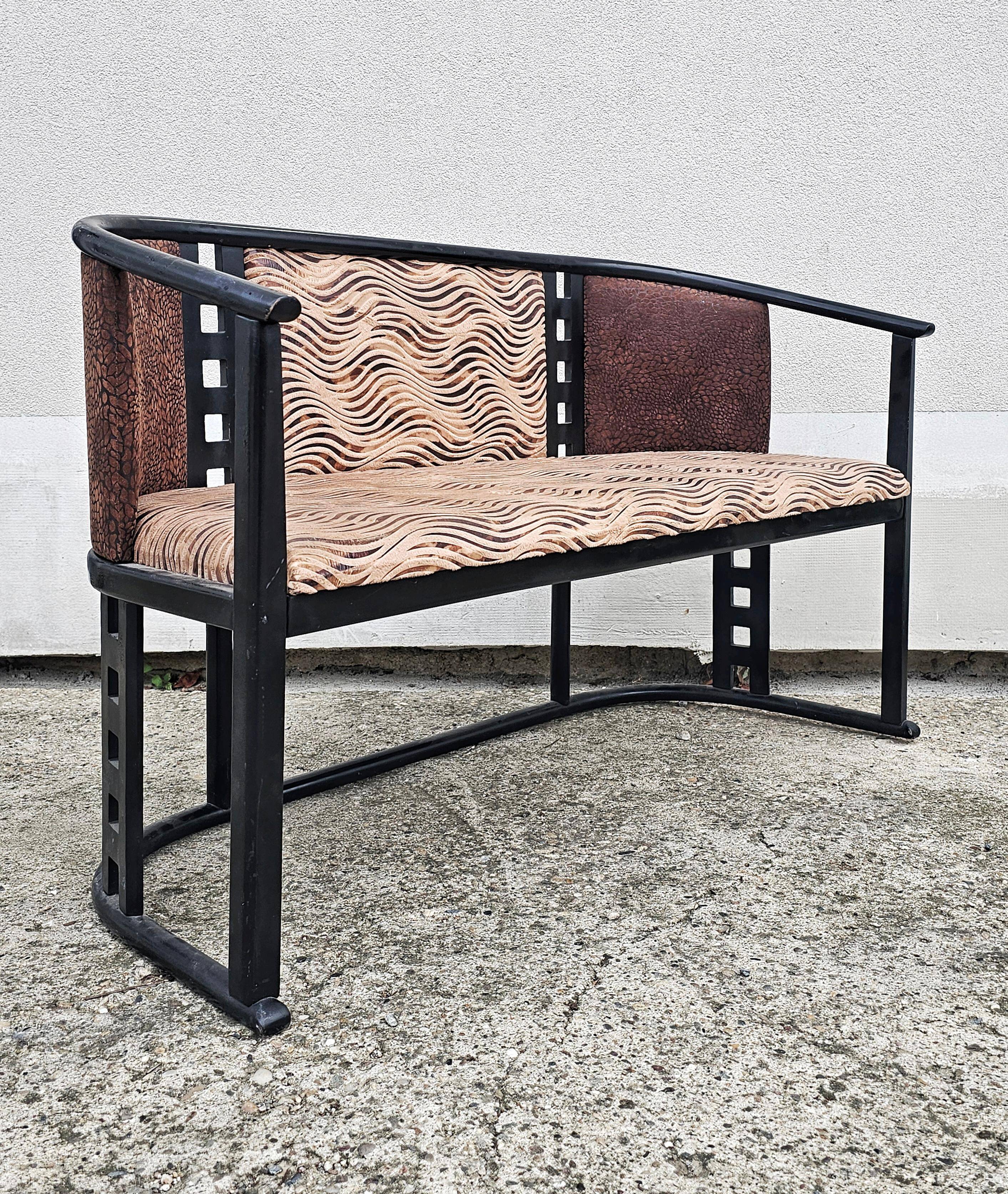 Banquette Jugendstil by Josef Hoffmann made of bent beech wood.