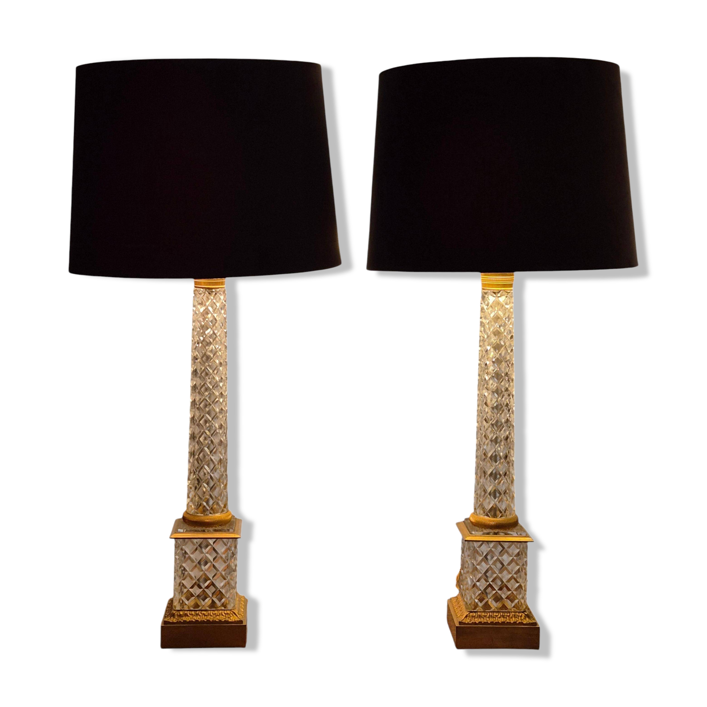 Pair of coloured table lamps, made of cut crystal and gilded bronze, in the Baccarat style.