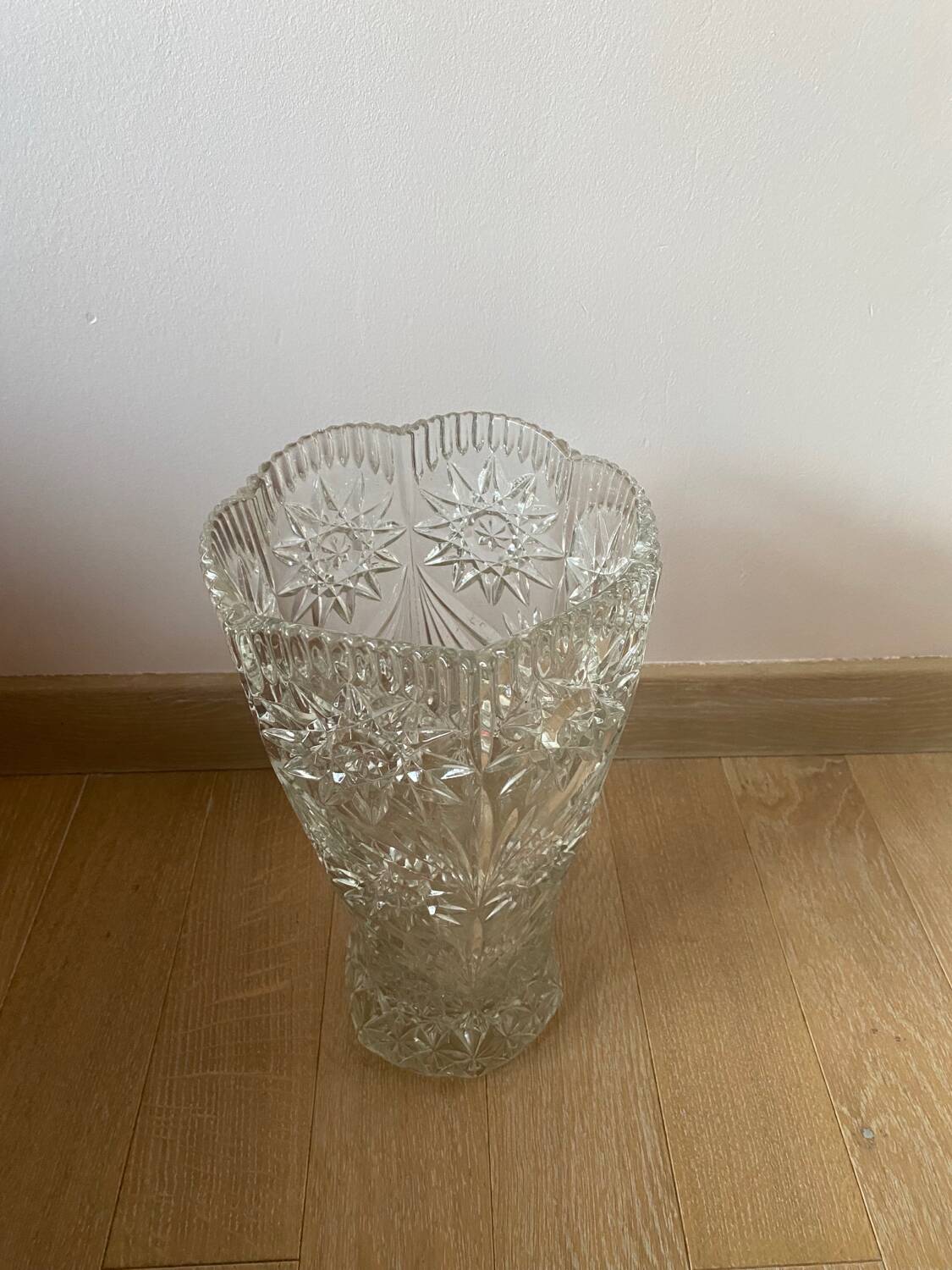 Chiseled glass vase
