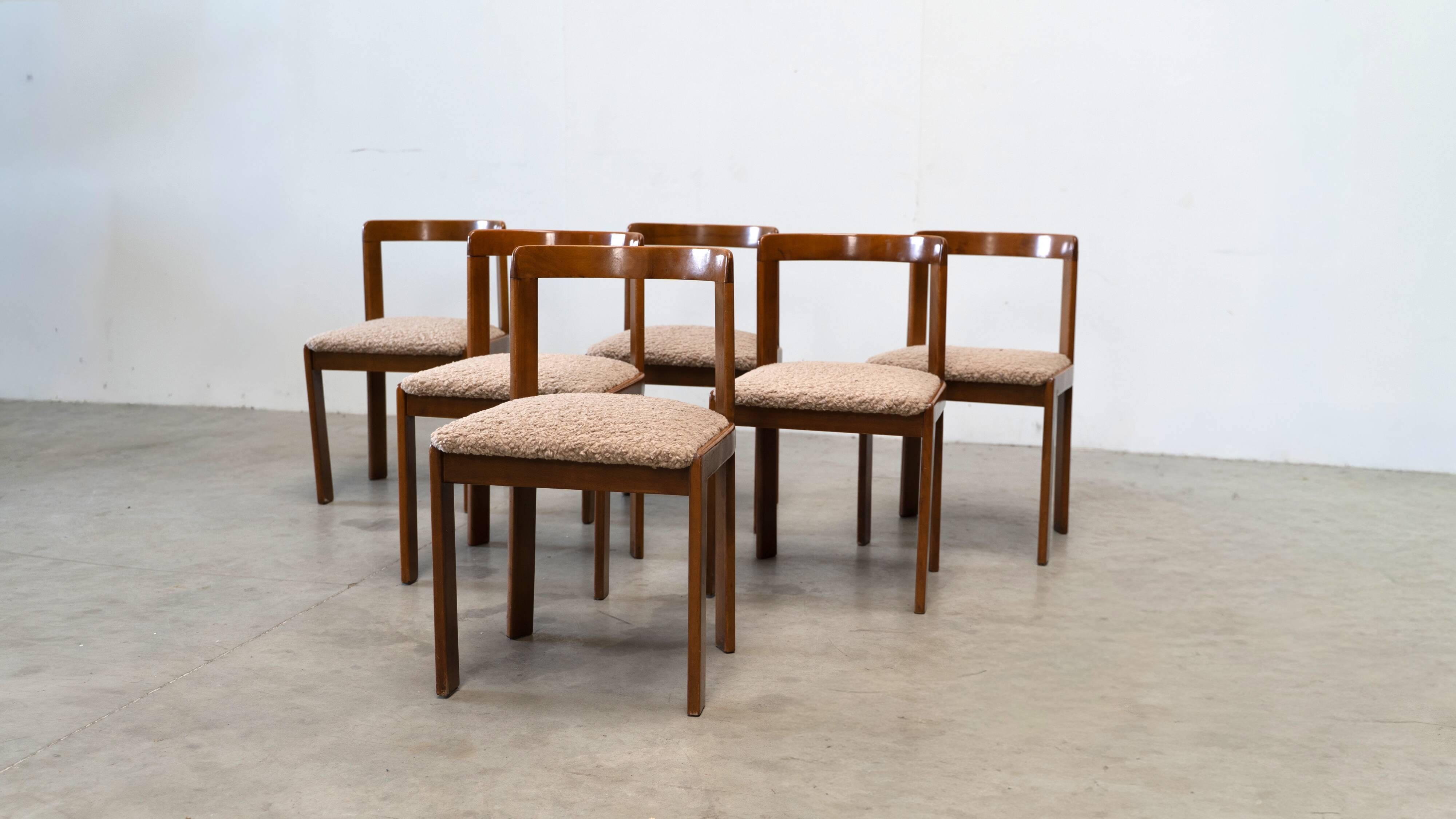 Ensemble de six chaises de salle à manger italiennes