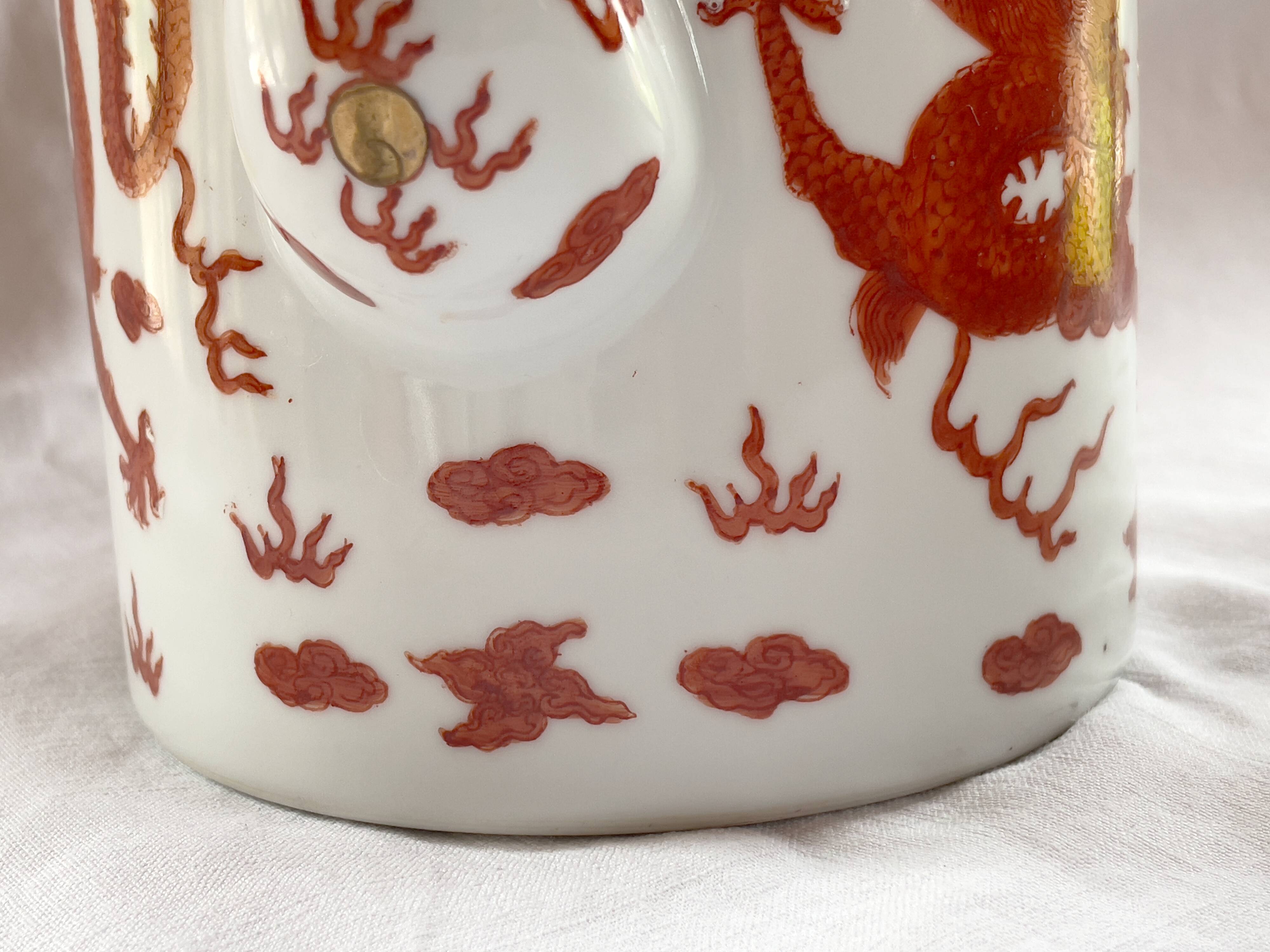 Teapot decorated with 2 dragons Republic 1912-1949 China