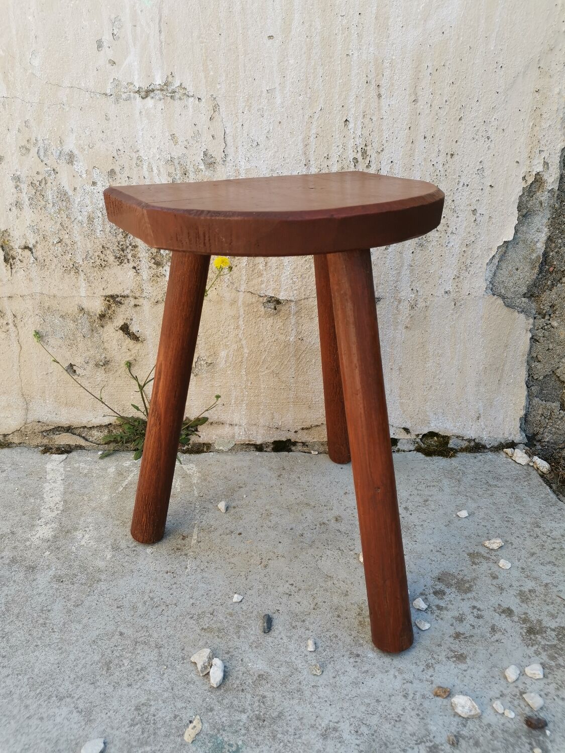 Tripod milking stool