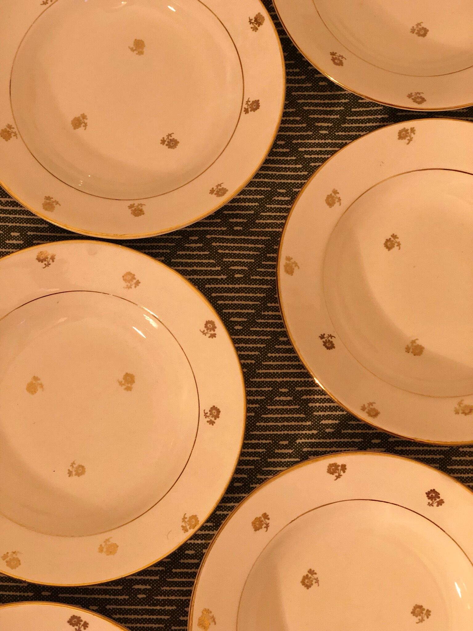 6 soup plates the Amandinoise