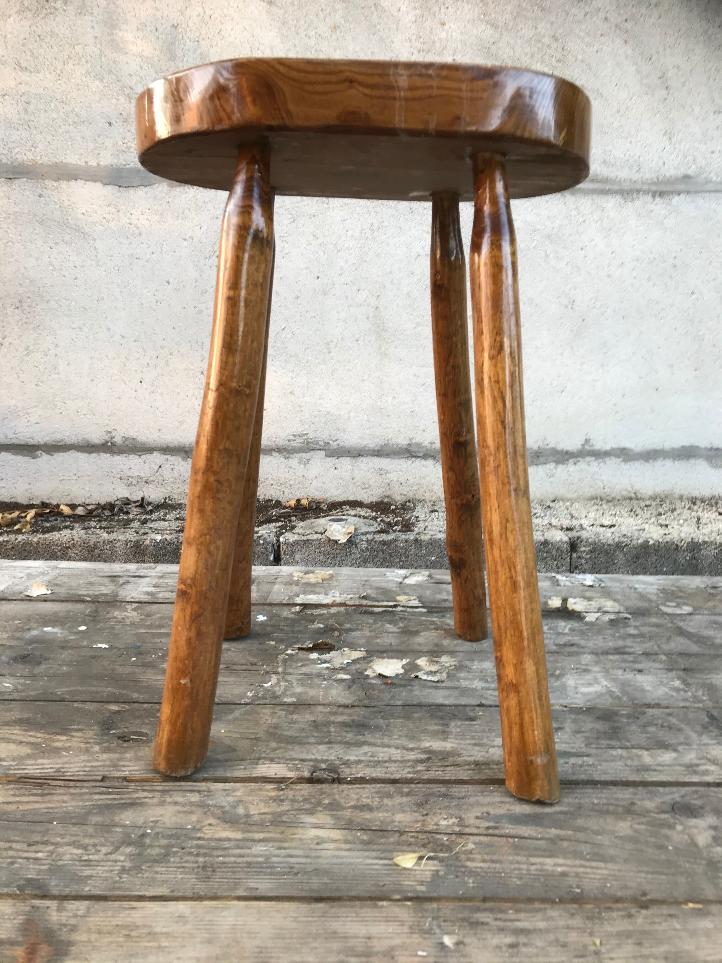 Former vintage raw wood milking tabouret