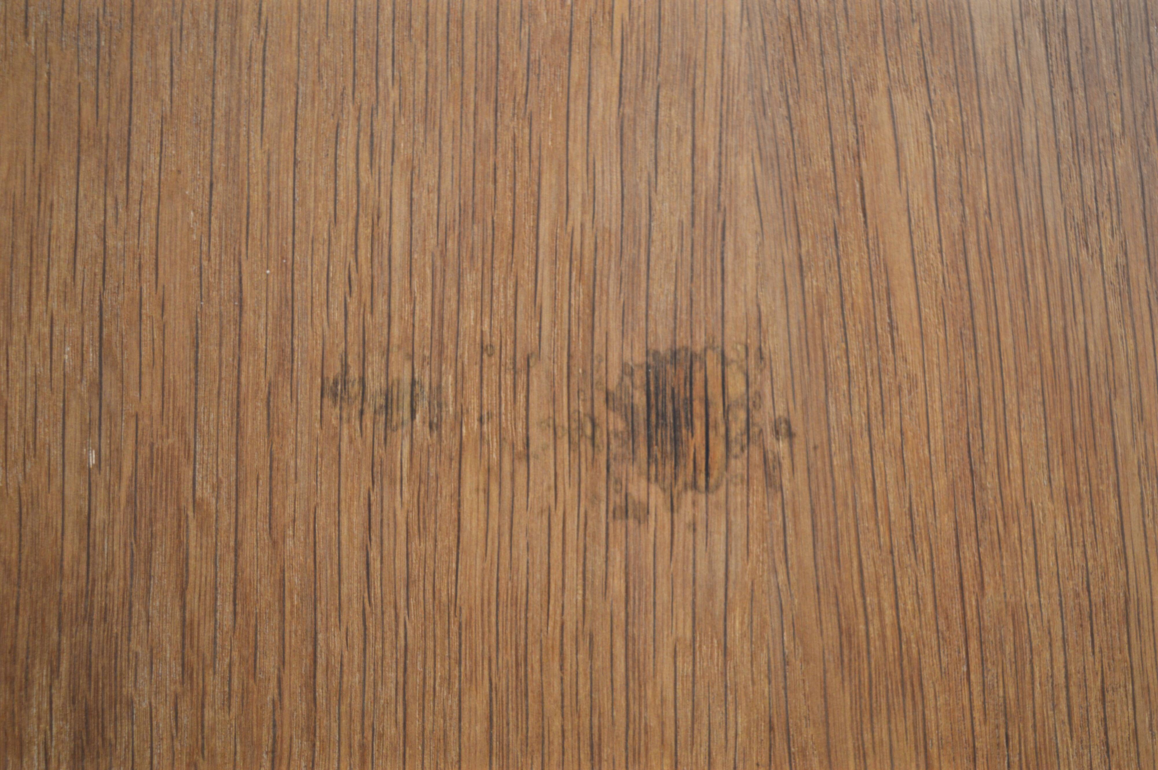 Table  'René Gabriel'