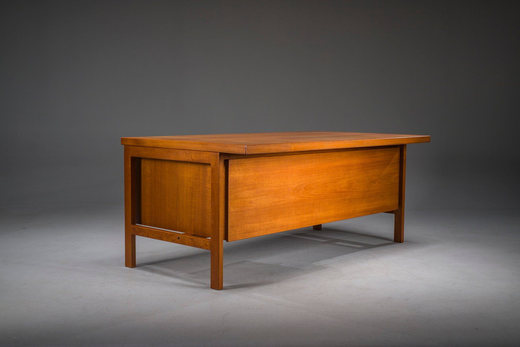 Bureau exécutif danois en teck par Arne Vodder pour H.P. Hansen, années 1960