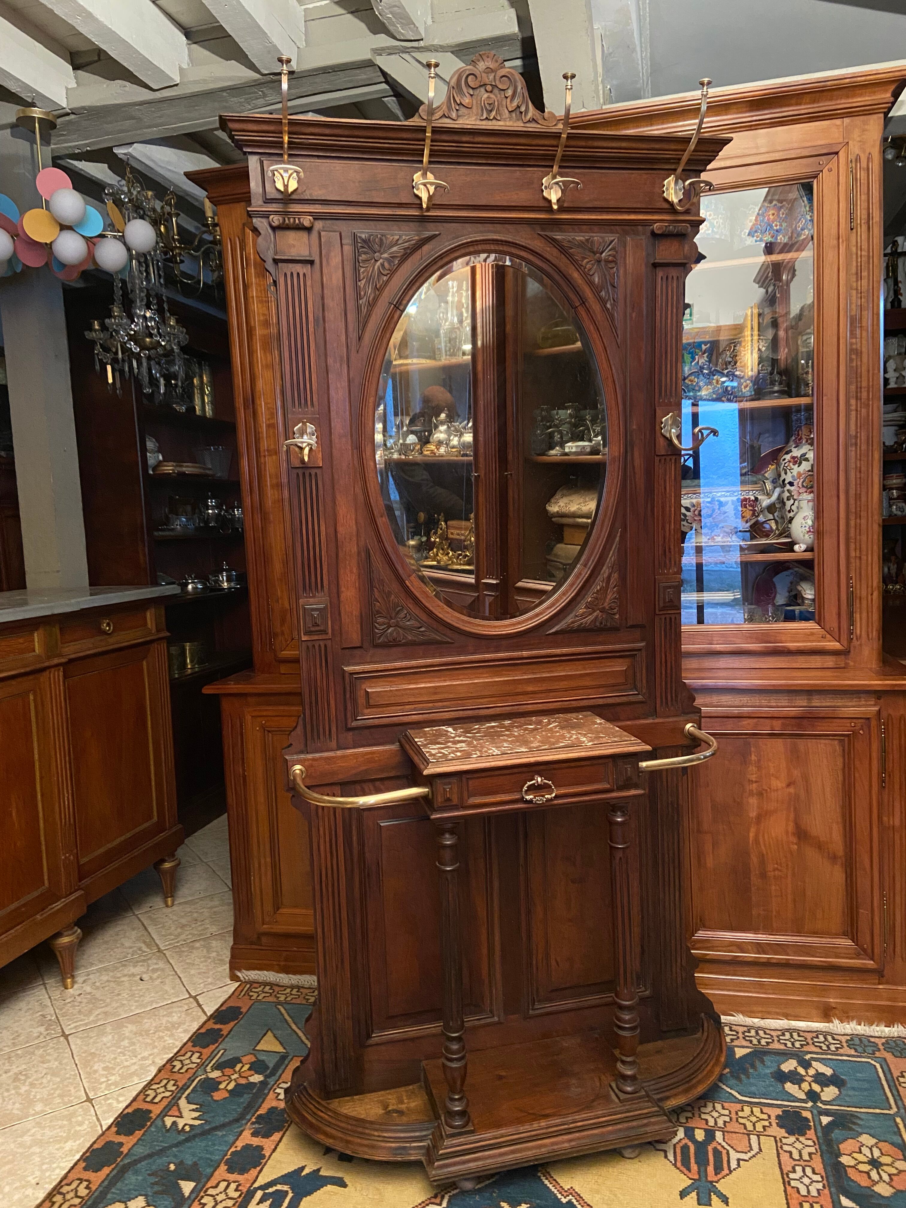 Porte-manteau de vestibule en noyer massif avec miroir ovale et patères en bronze