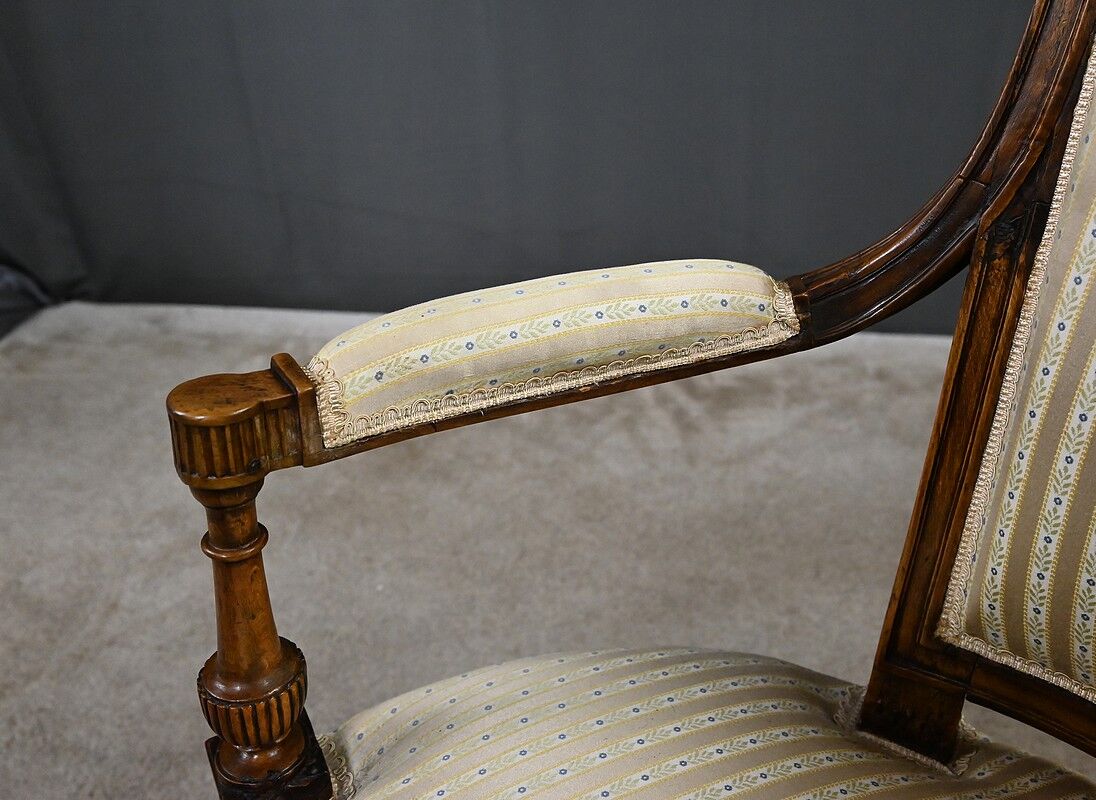 Cabriolet armchair in beech, Louis XVI period – 2nd half of the 18th century