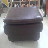 Square pouf in brown leather