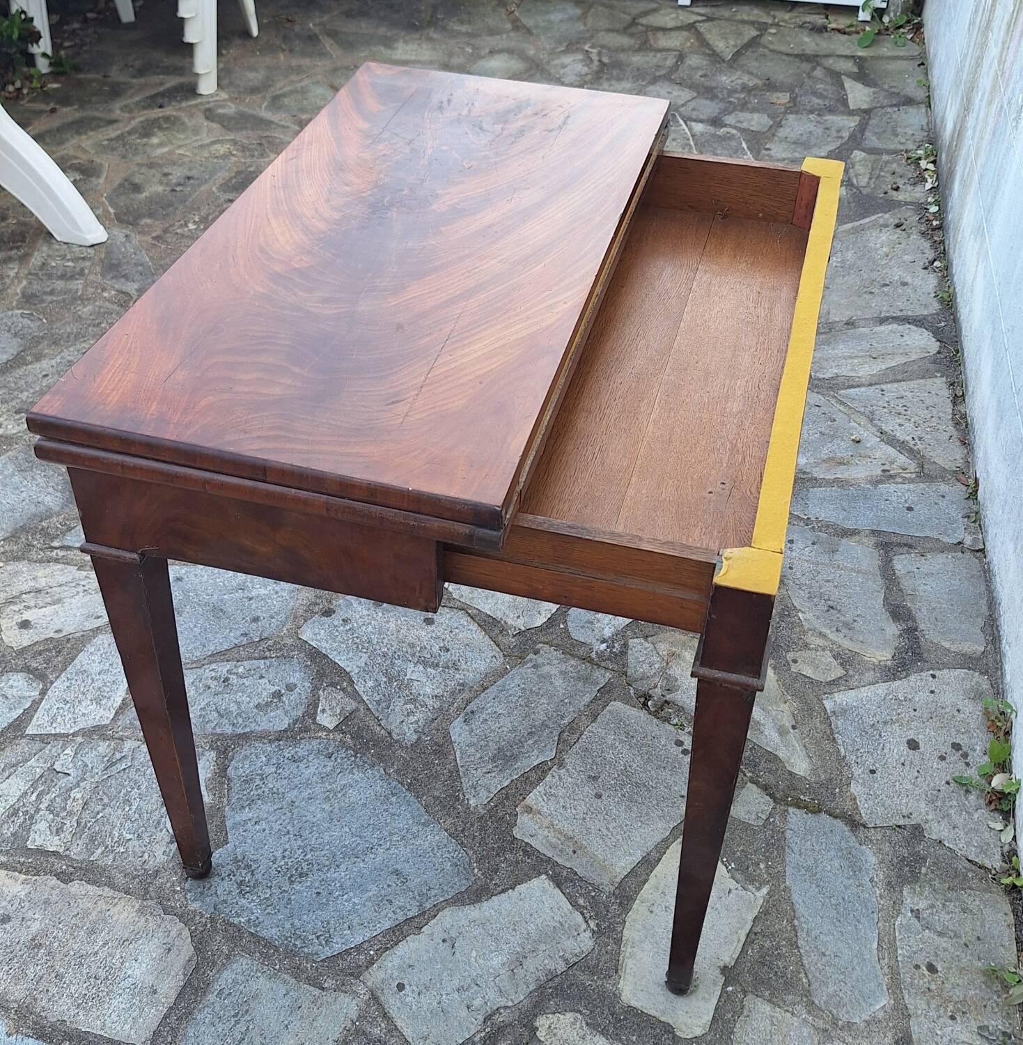 Empire wallet gaming console or table