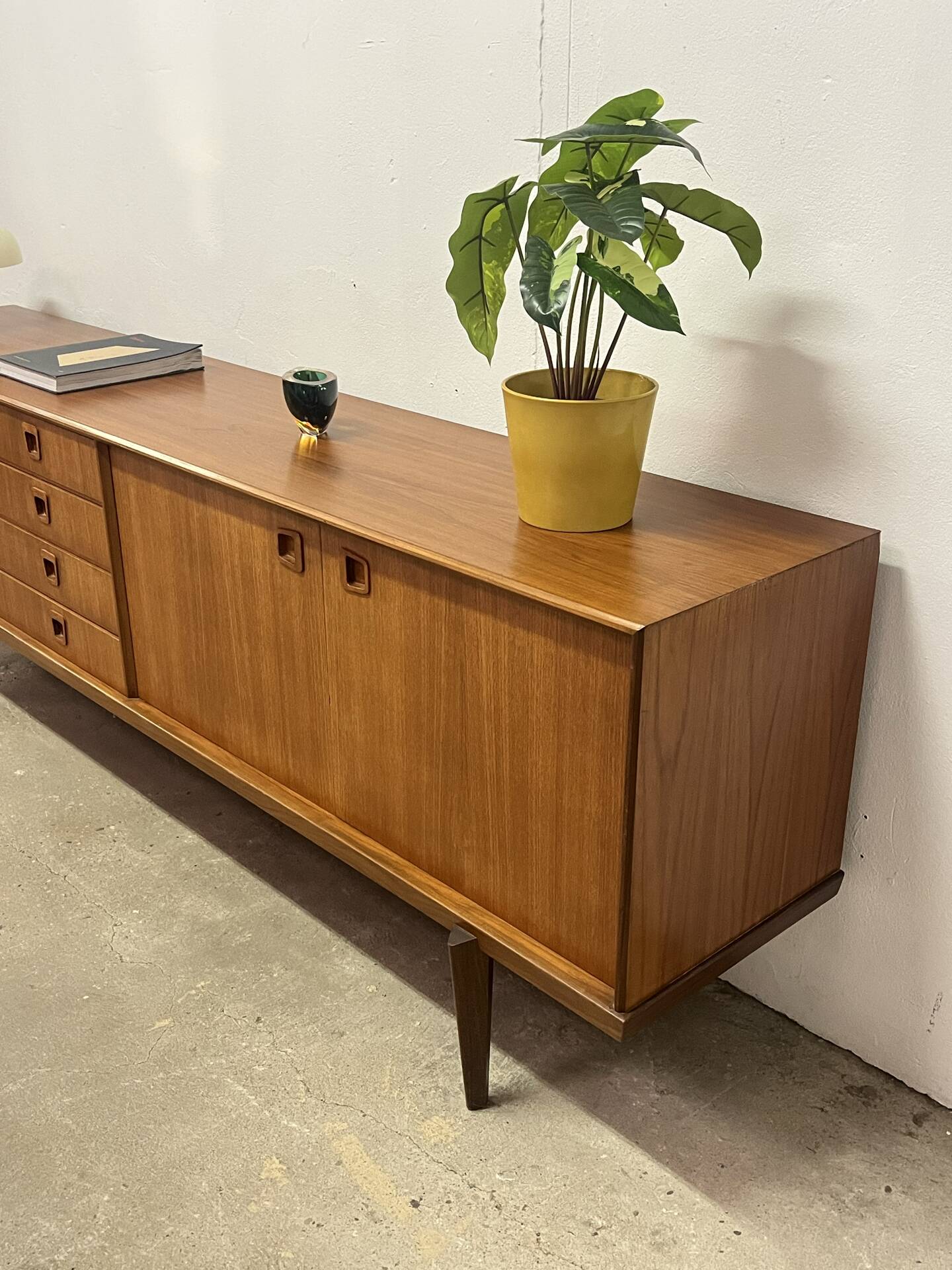 Teak enfilade
