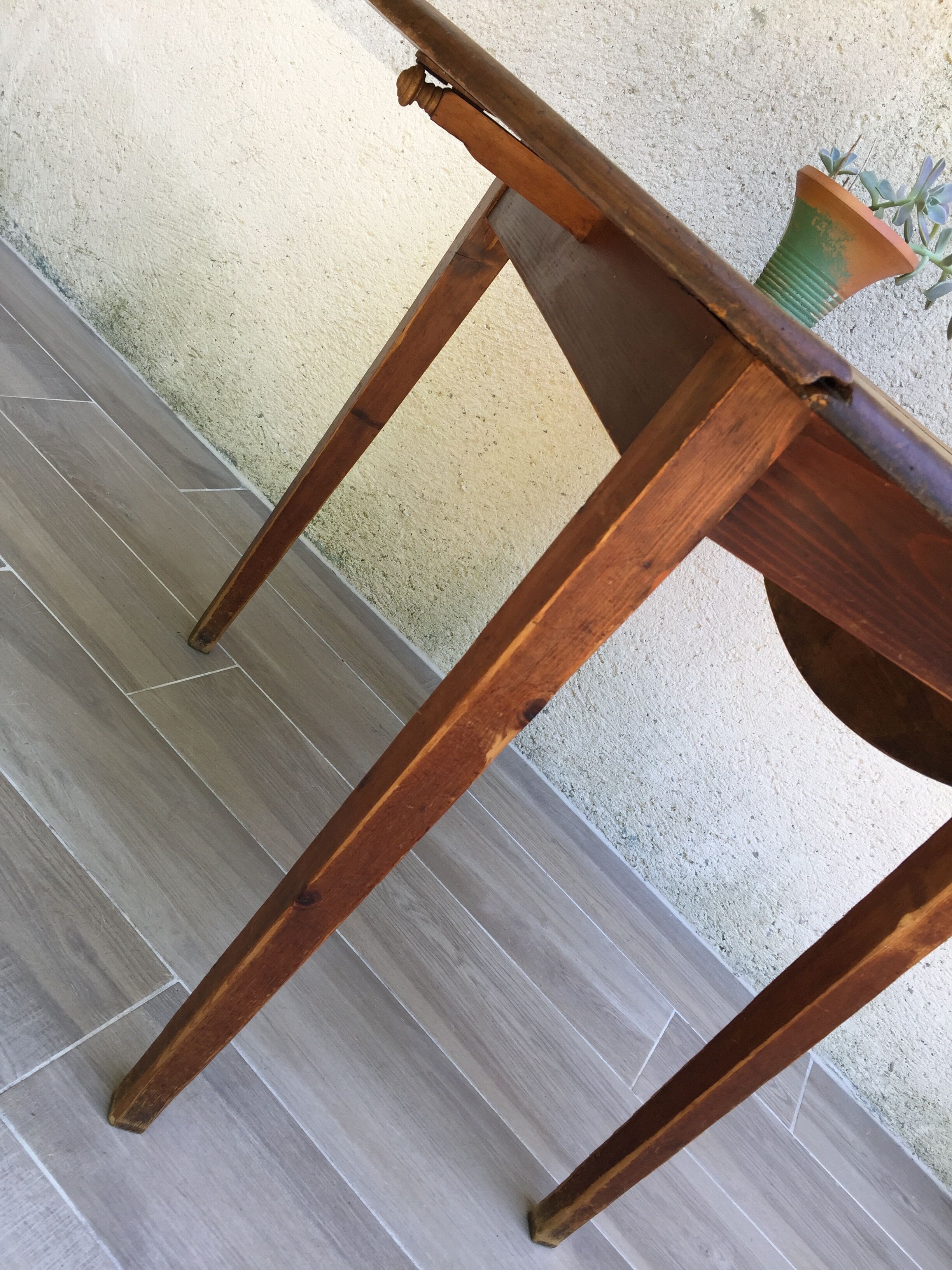 Round table at 2 vintage wood rabats