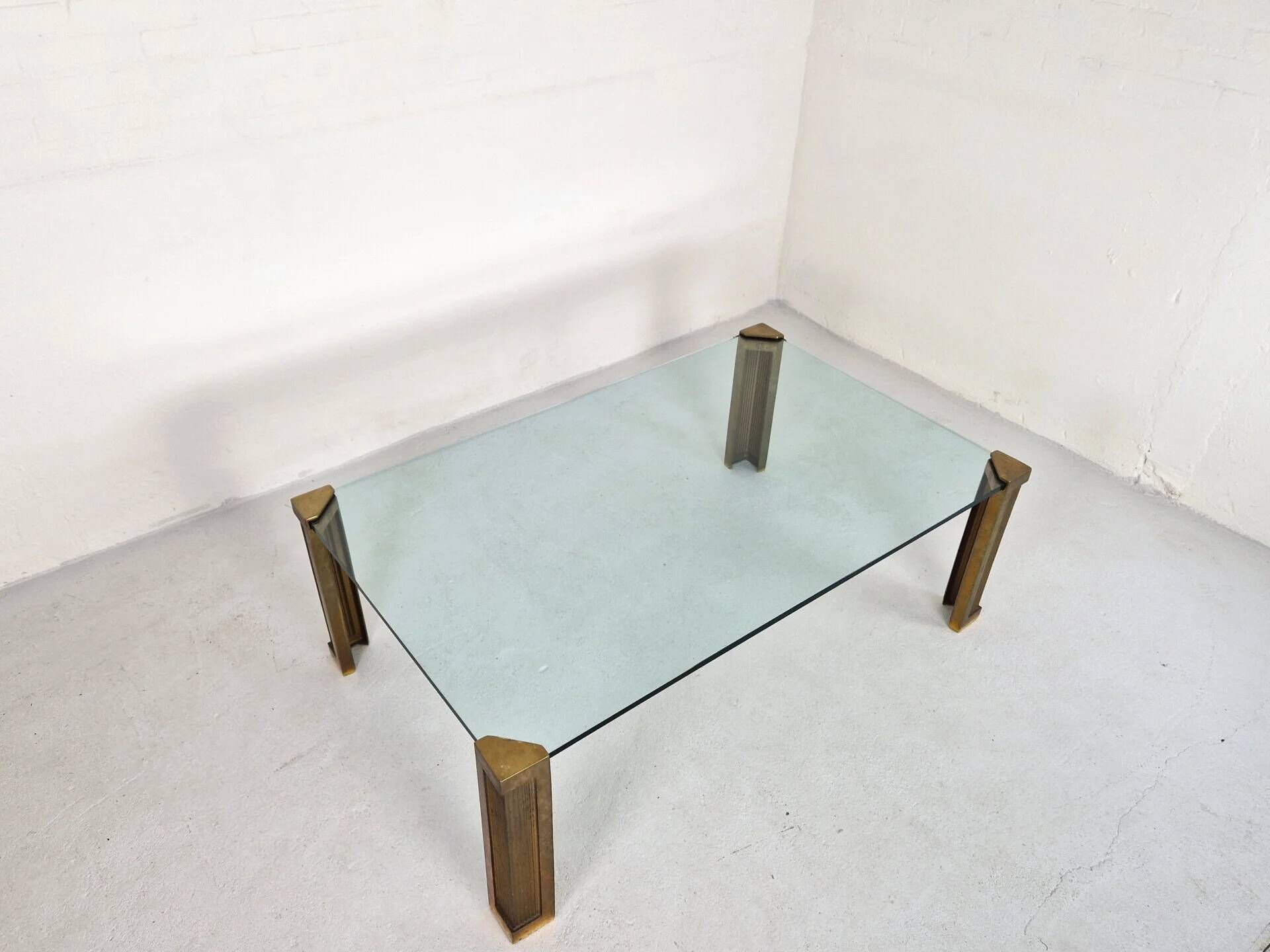 Table basse 'T14' de Peter Ghyczy