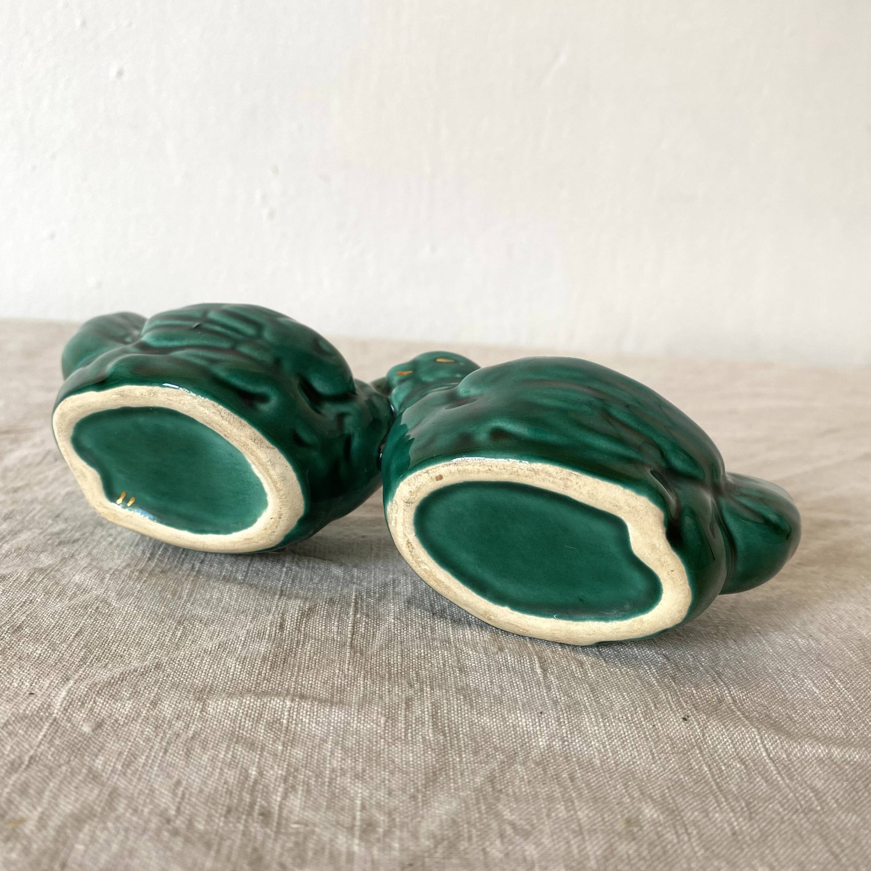 Salt and pepper shakers with chickens in slip