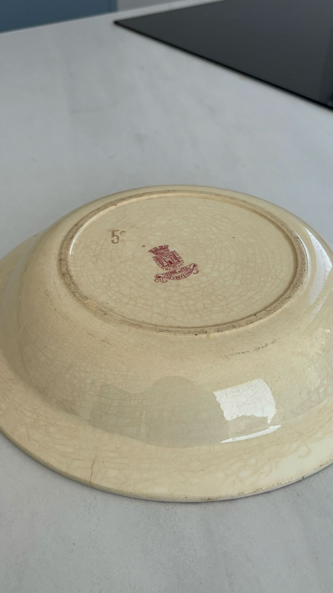 Shallow dish / salad bowl red ironstone Gien honeysuckle model faïence