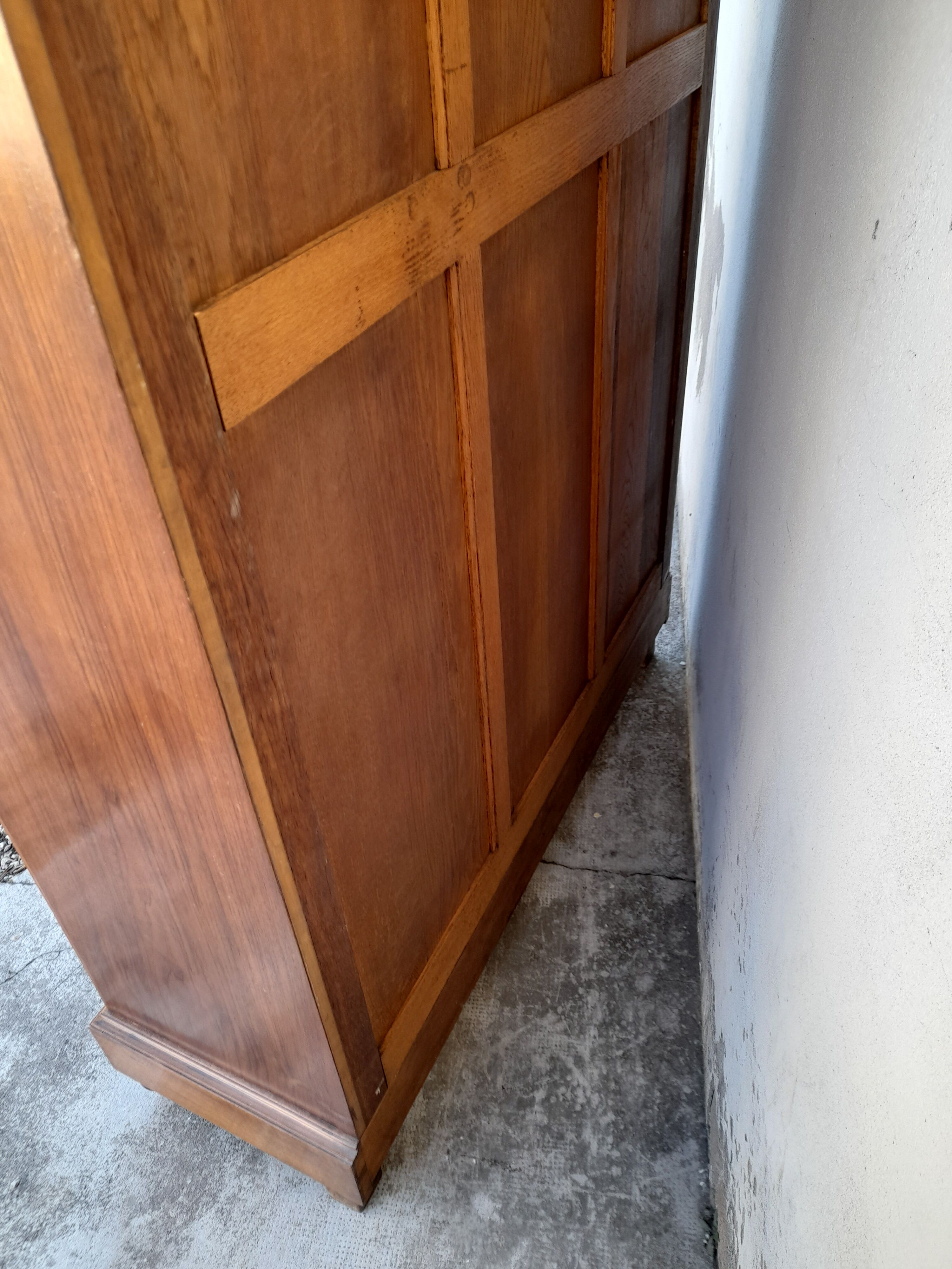 Roman showcase Henri II era 1900