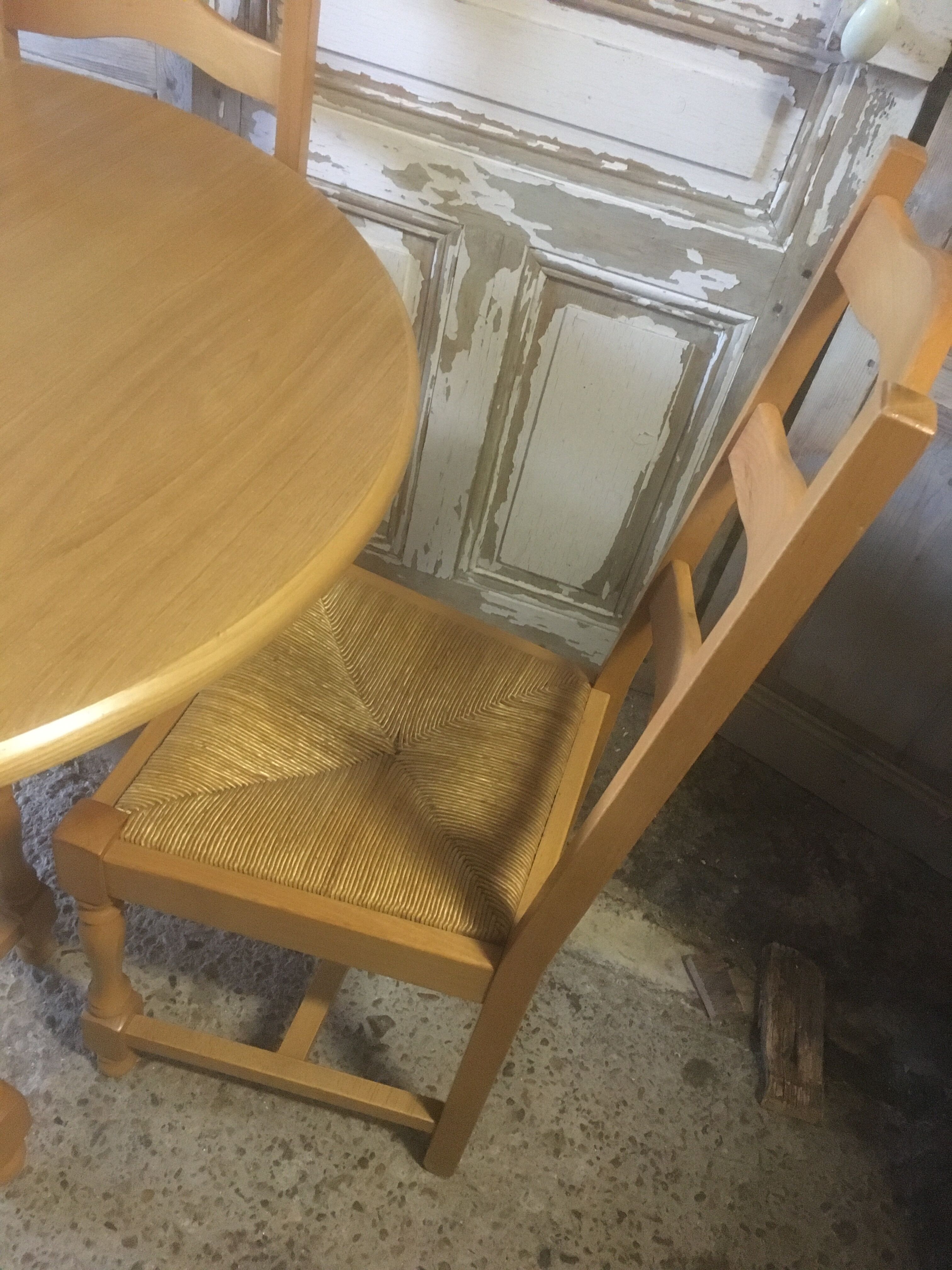 Round table & 4 rush-seated chairs in oak and beech