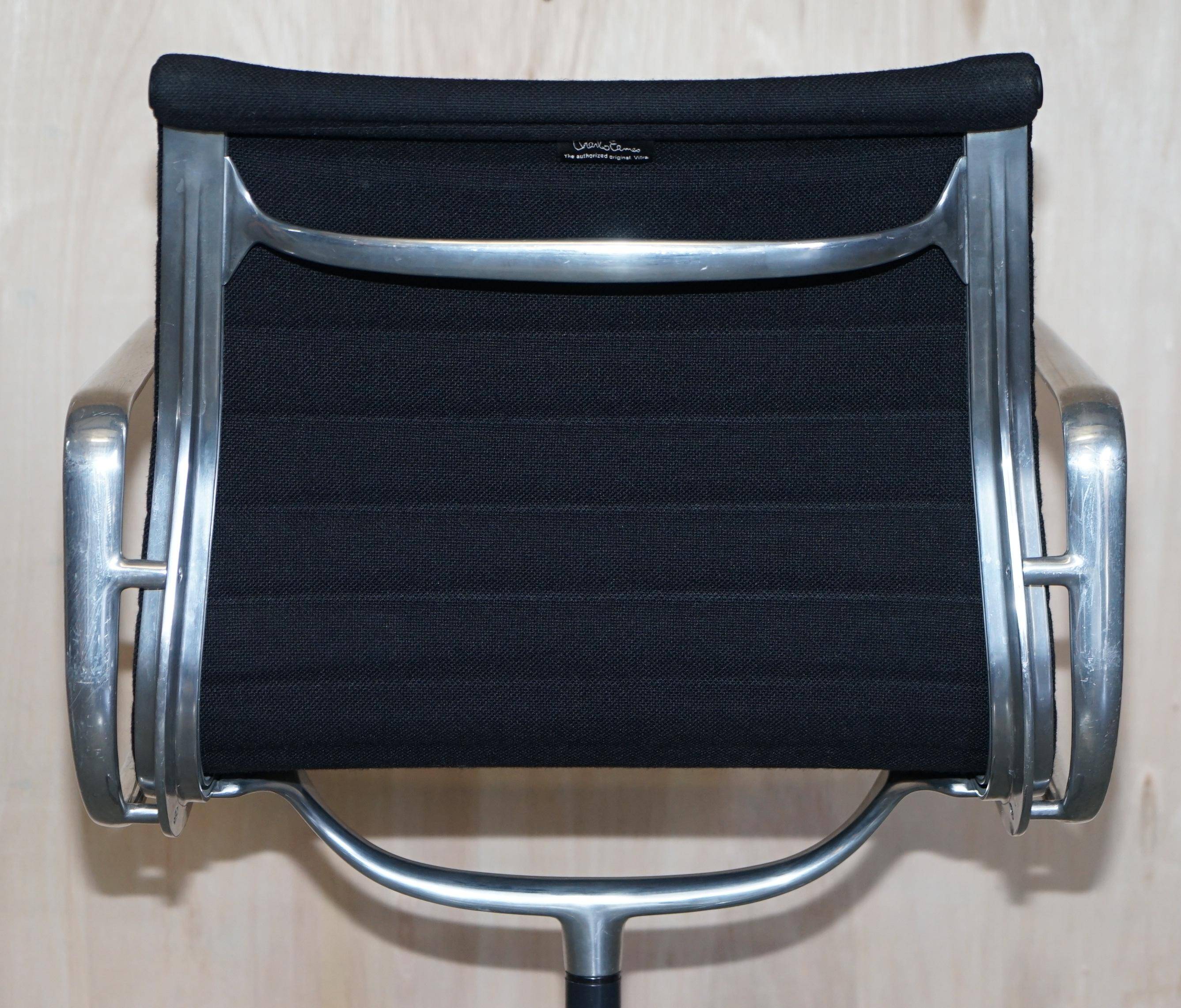 Hopsak swivel office chair Charles & Ray Eames Vitra EA108