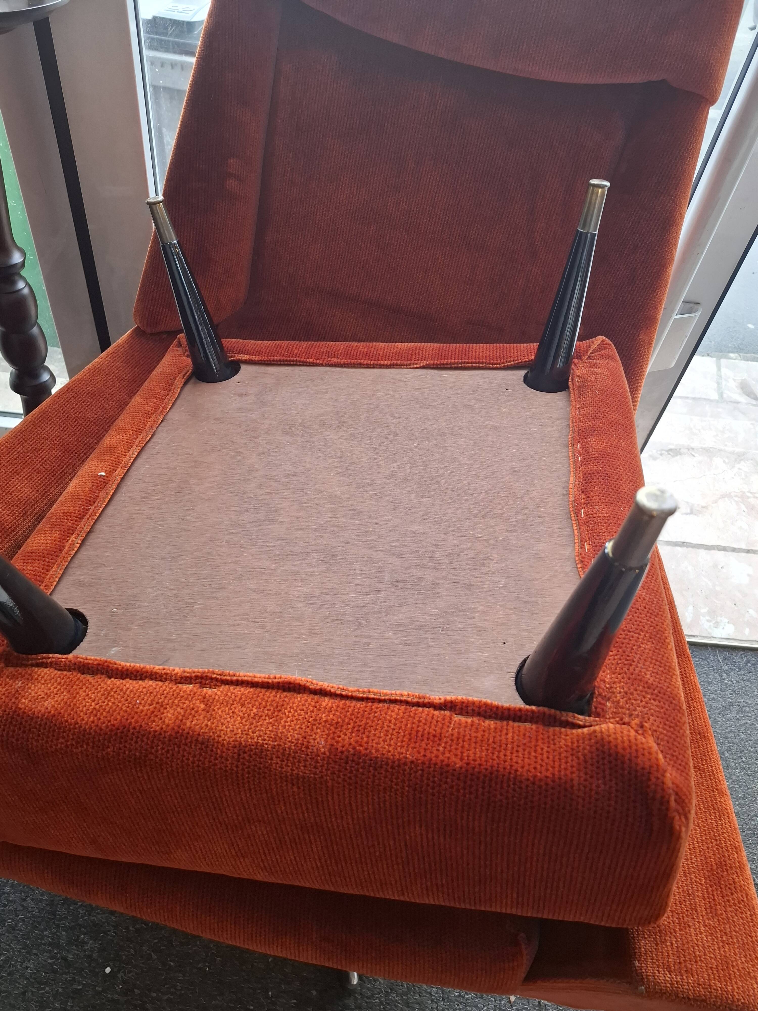 Lot of 2 armchairs and 1 ottoman.