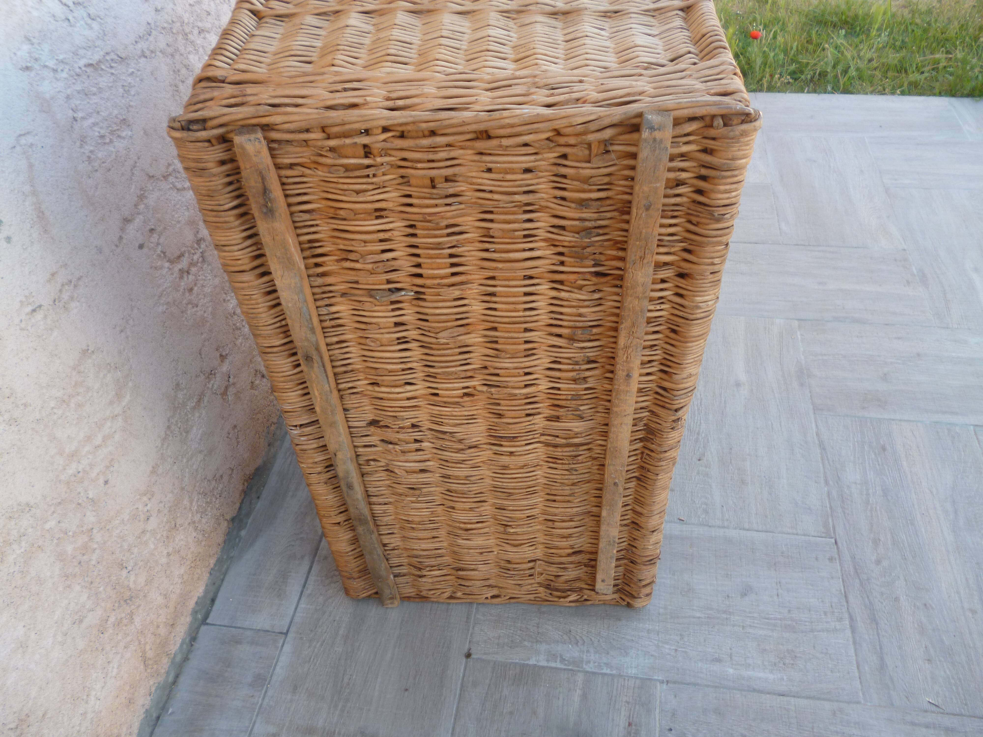 Handle trunk with keys by Beaumont Paris