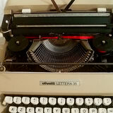 Typewriter Olivetti lettera 35