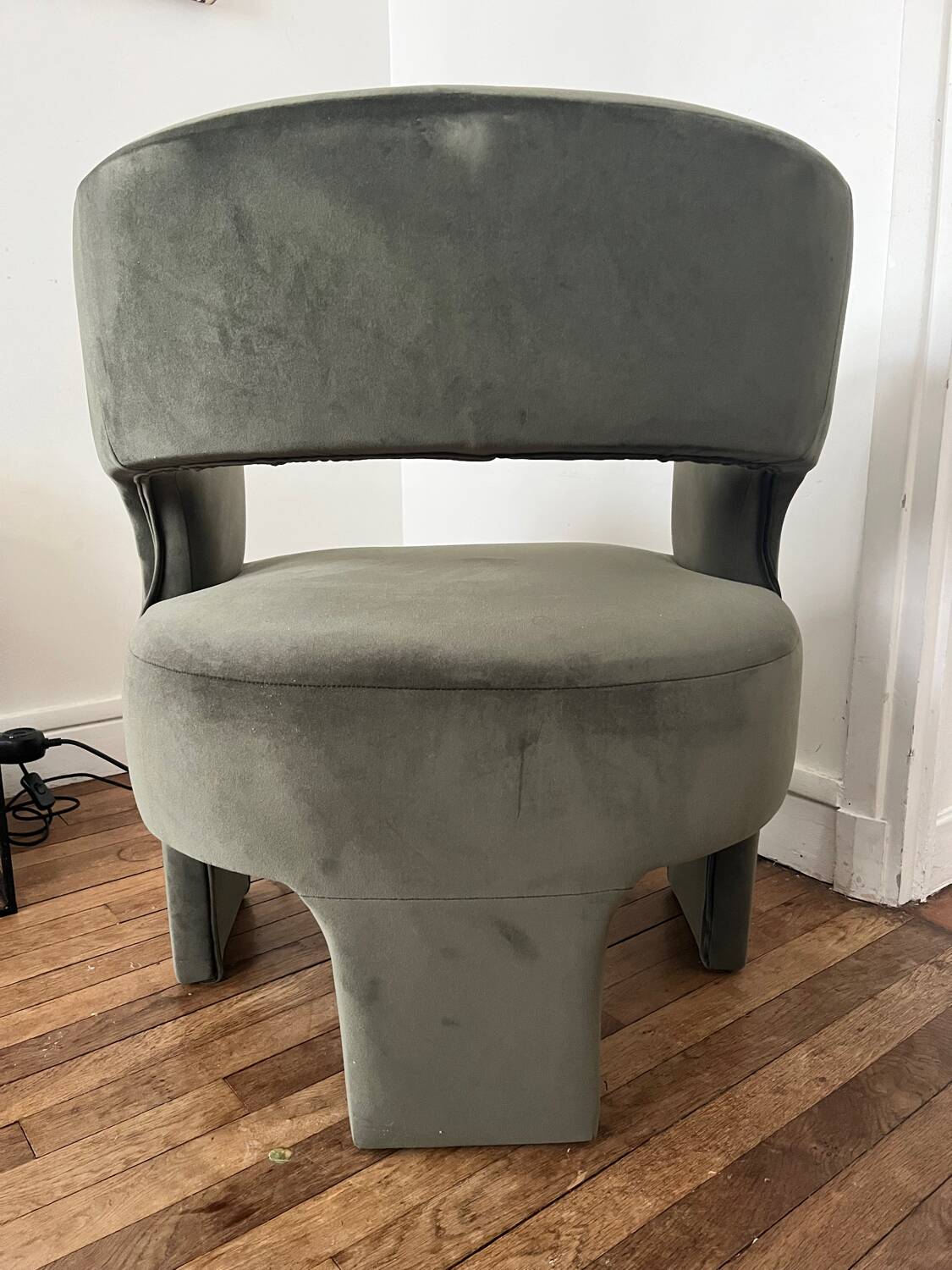 Green velvet tripod armchair