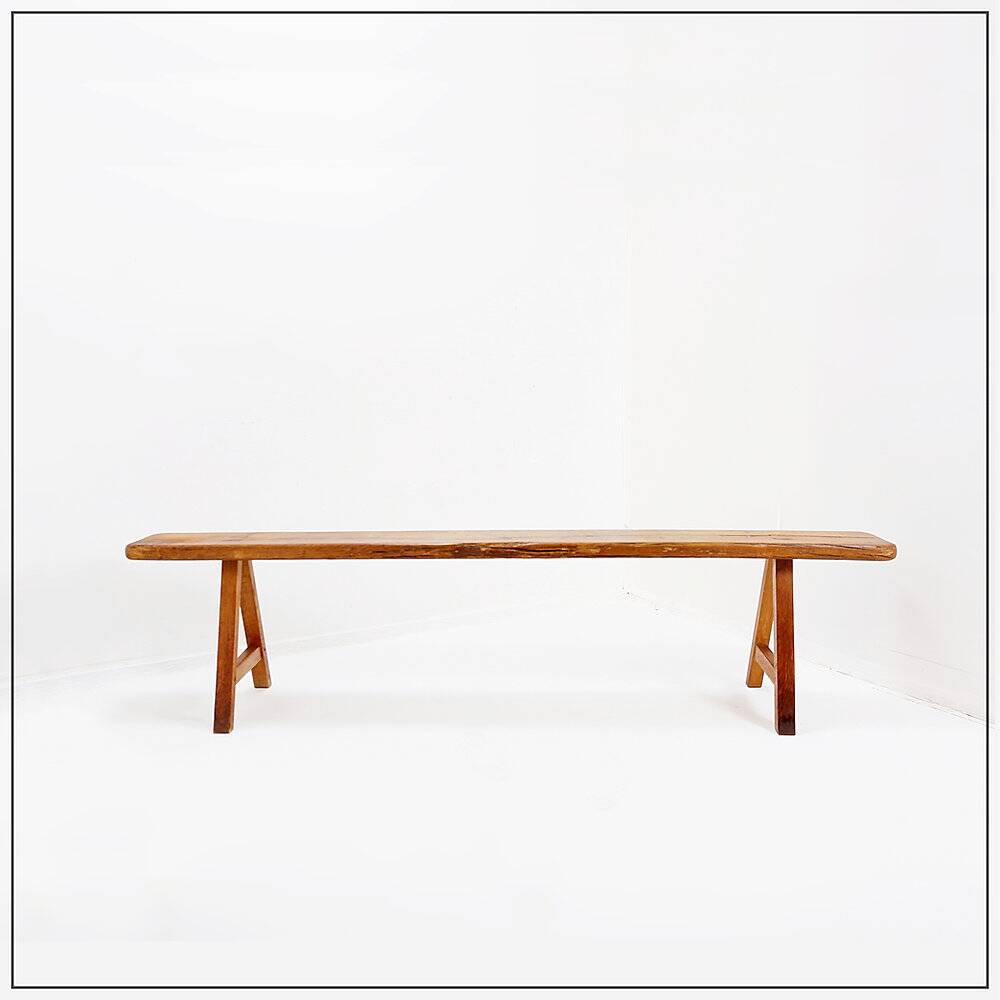 Banc rustique en bois massif de ferme avec pieds tréteaux - 1960s