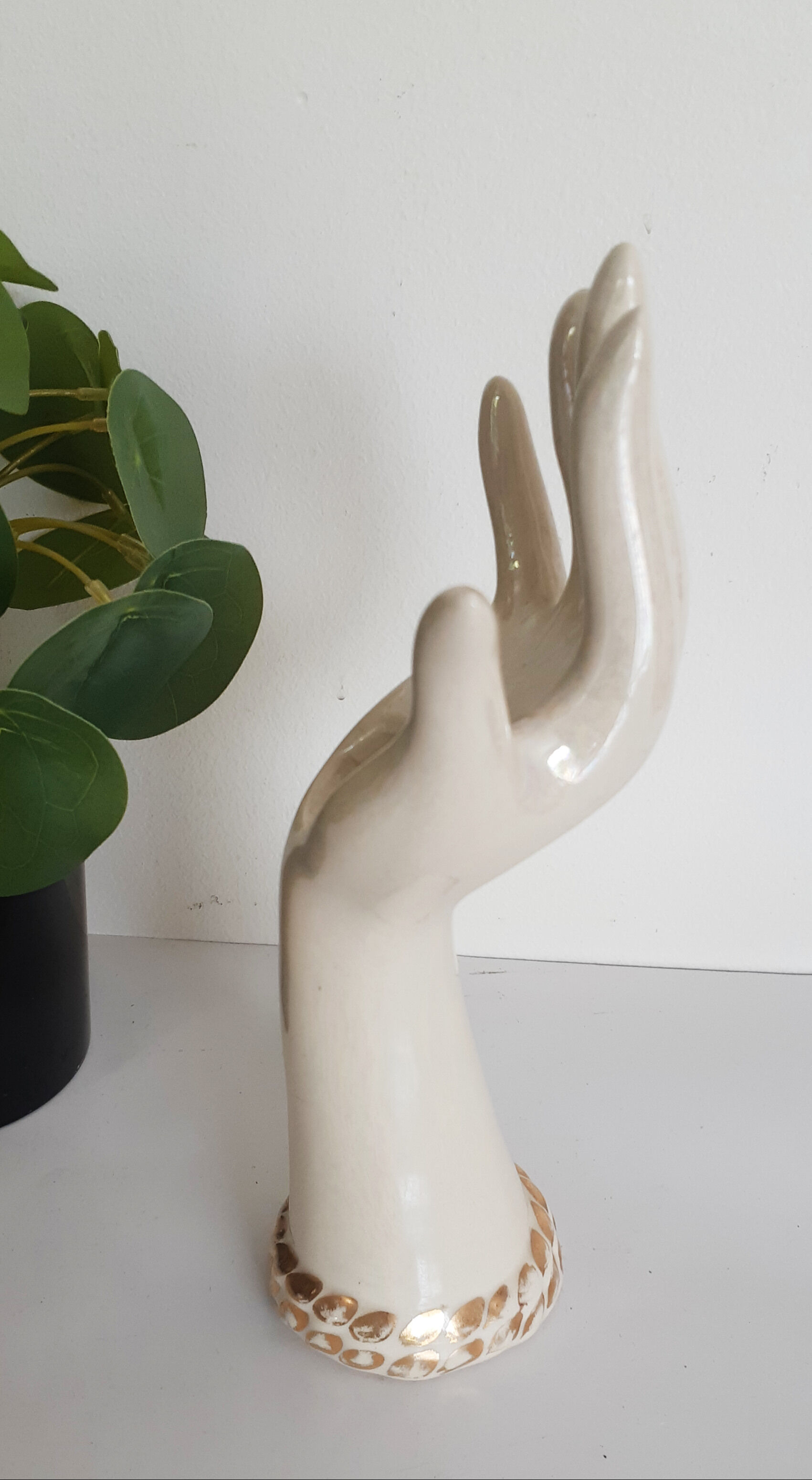 Baguier , soliflore , in pearly porcelain and gold