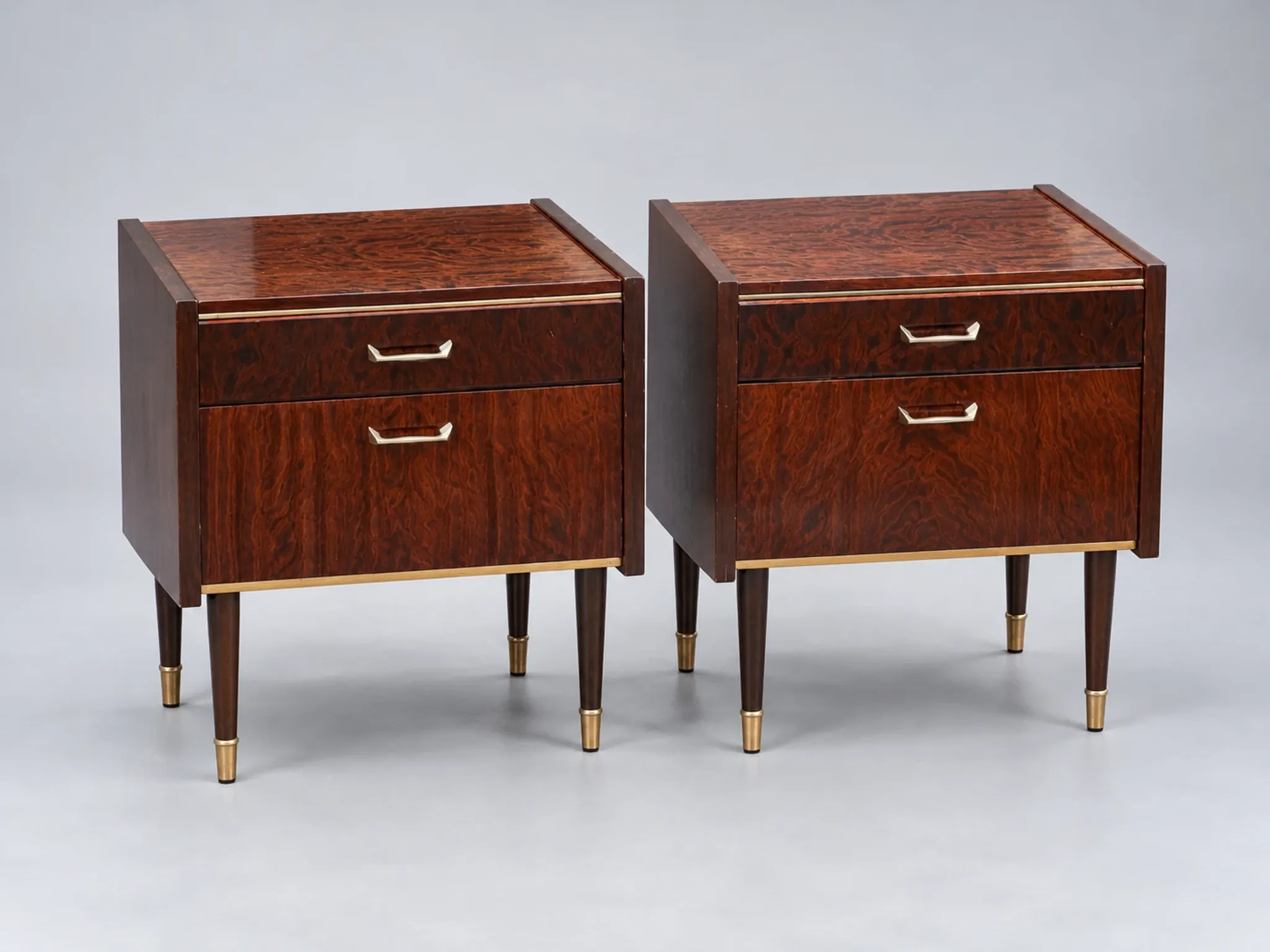 Set of 2 vintage design nightstands with brass details