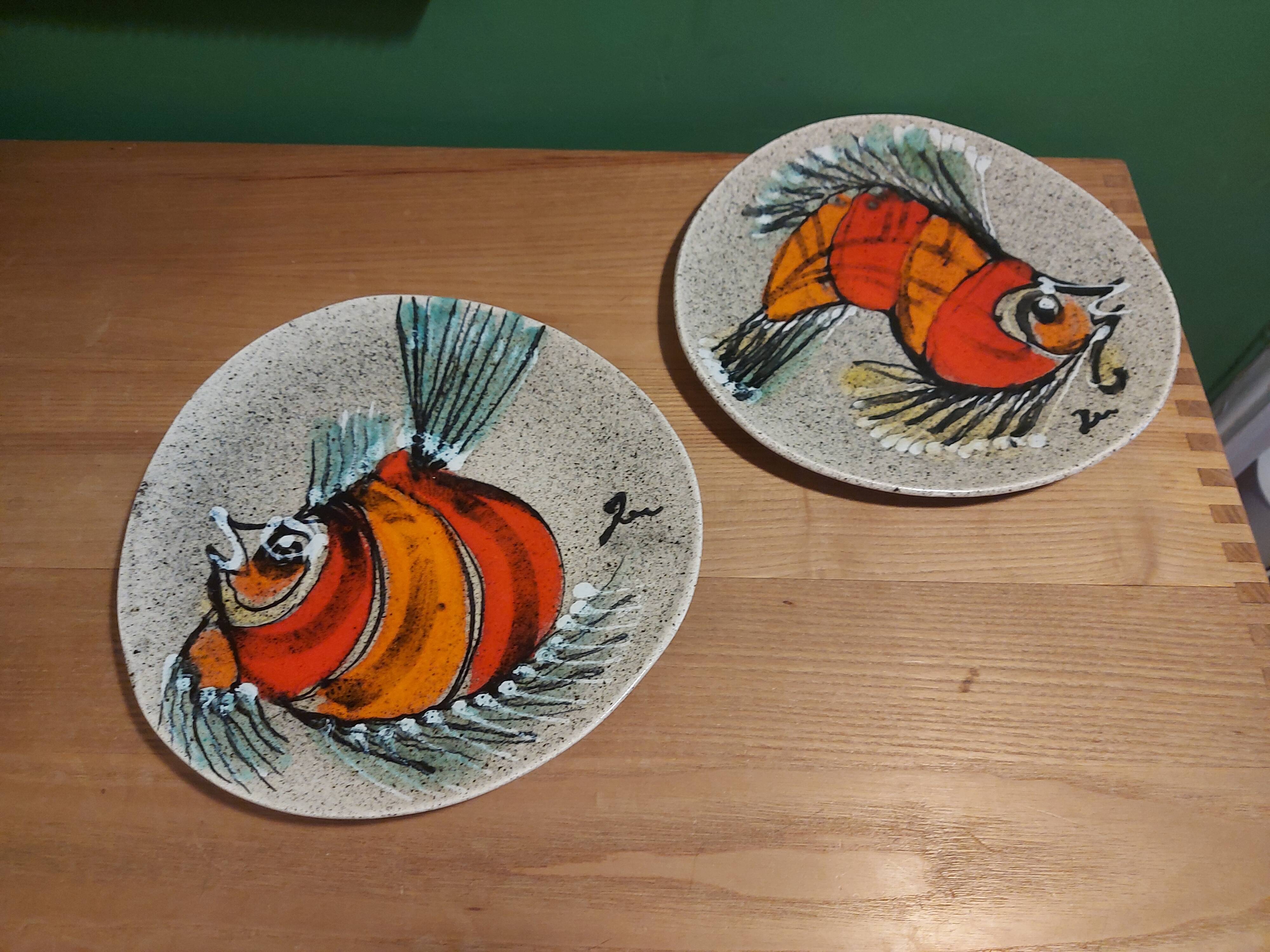 2 vintage ceramic plates with fish decoration