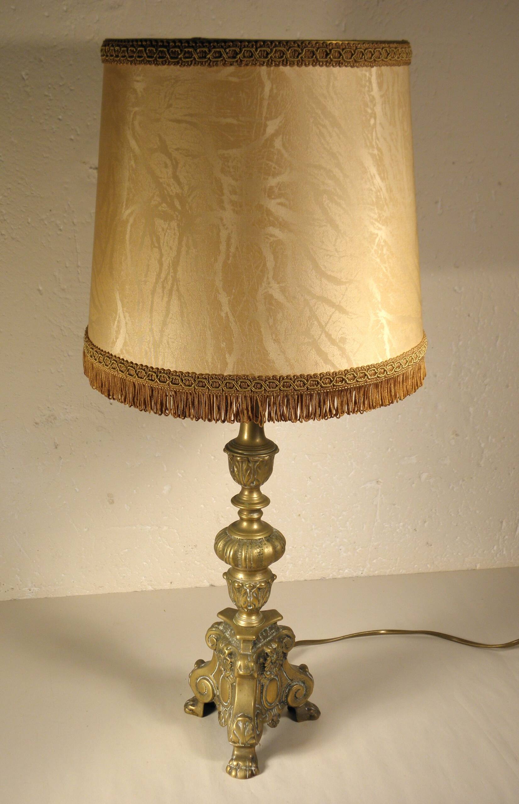 Bronze candlestick lamp