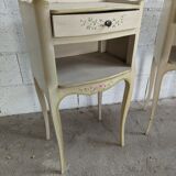 Deux tables de chevets