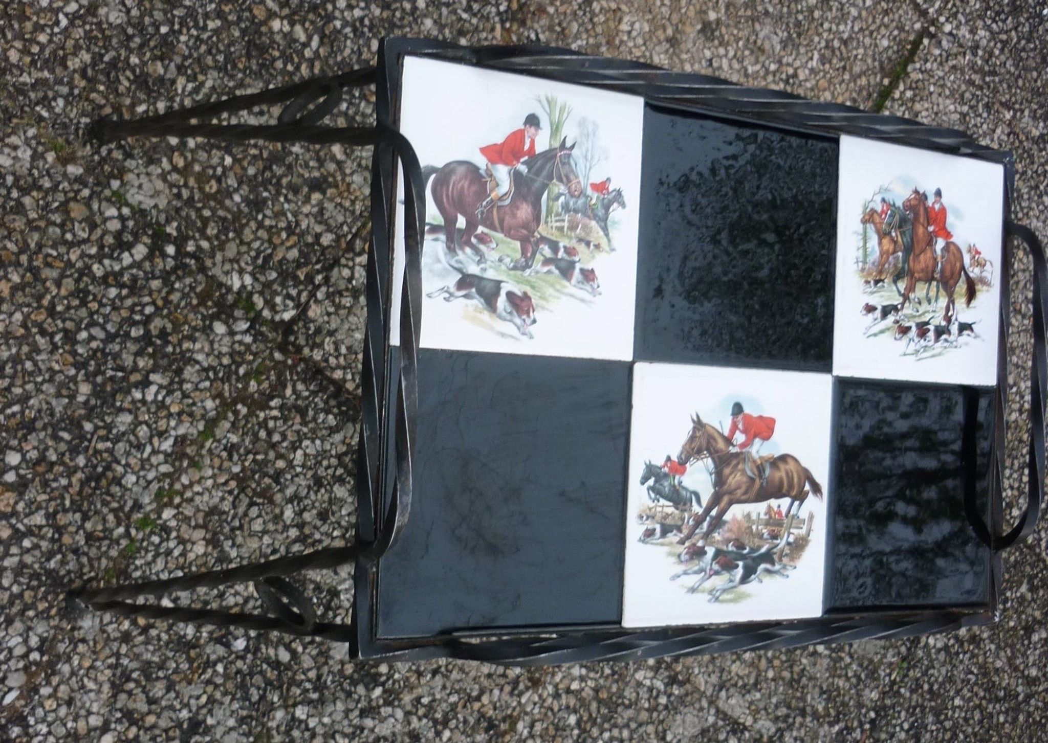 Table basse en fer forgé carrelée vintage