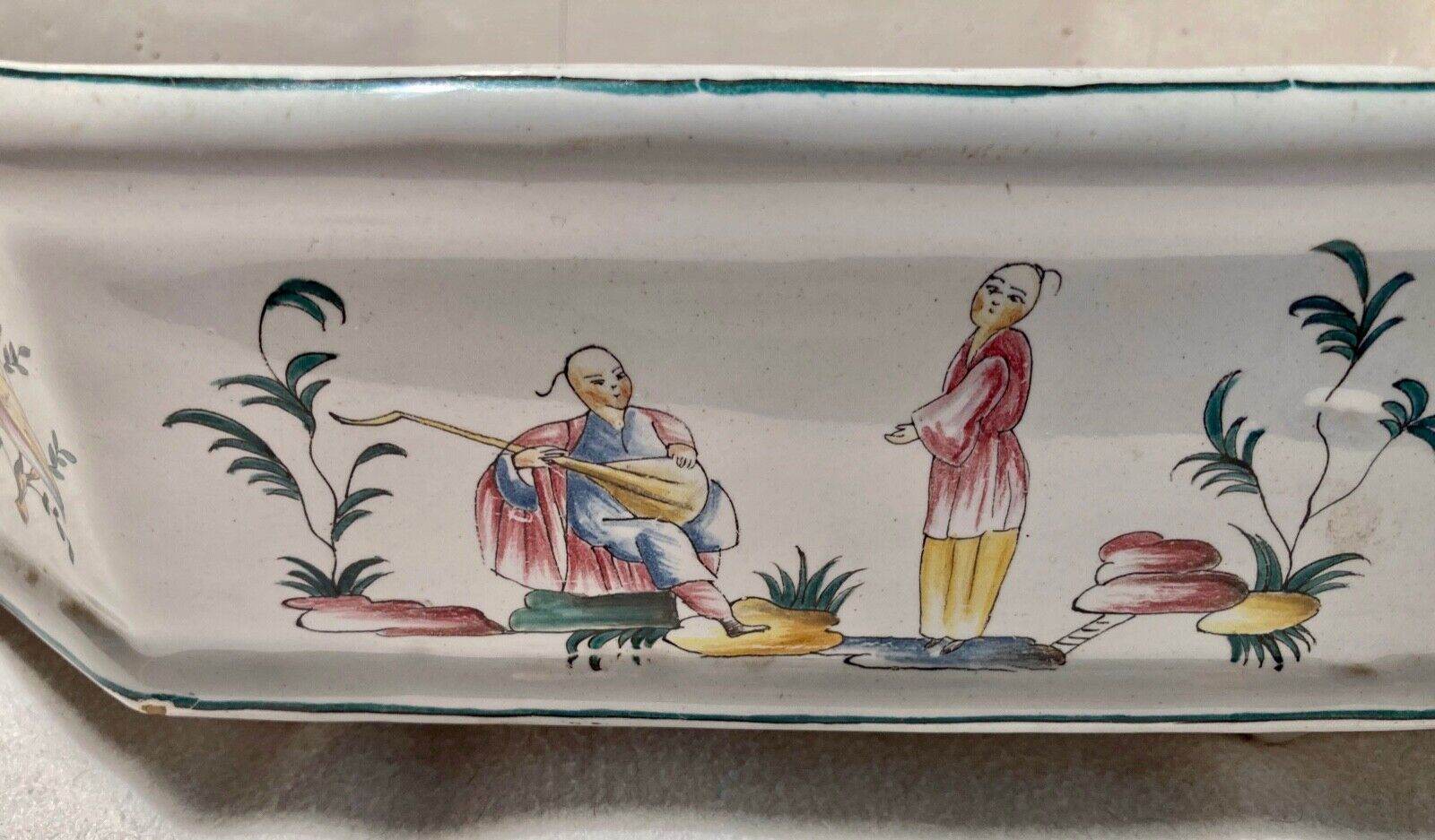 Midtable XVIIIth century decoration to the chinese faience de marseille signed vp for veuve perrin