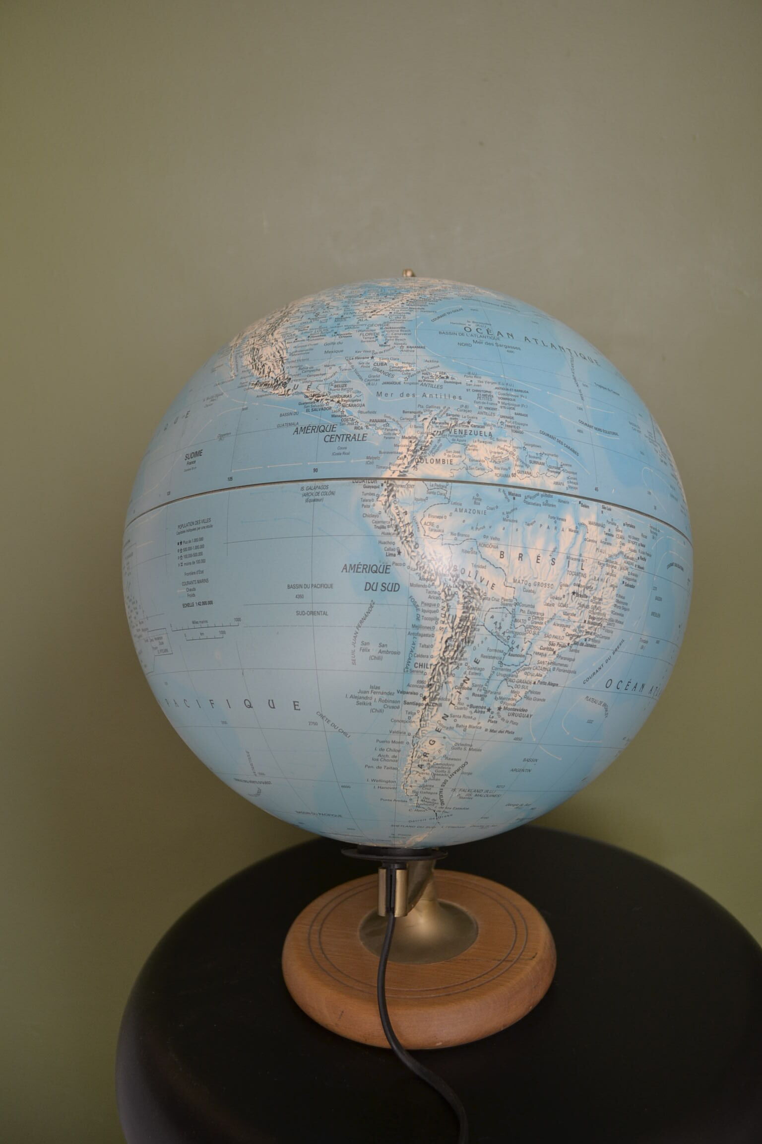 Sudime light globe, wooden base