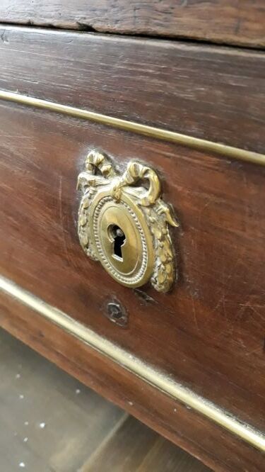 Dresser of Louis XVI era in walnut