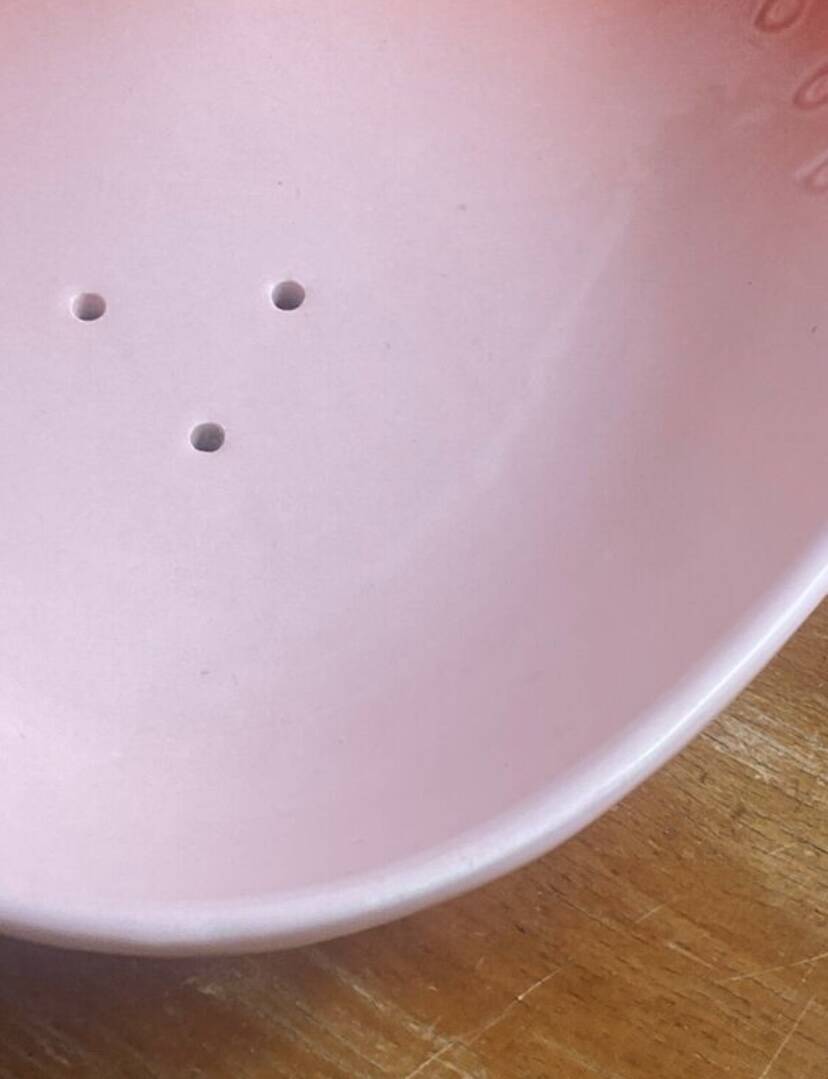 Strawberry-shaped earthenware salad bowl
