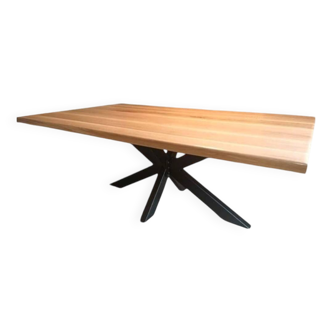 Solid wood table with Mikado legs
