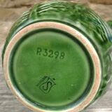 Cafetière en barbotine à décor de chou vert. Fabriquée au portugal. Très bon état.