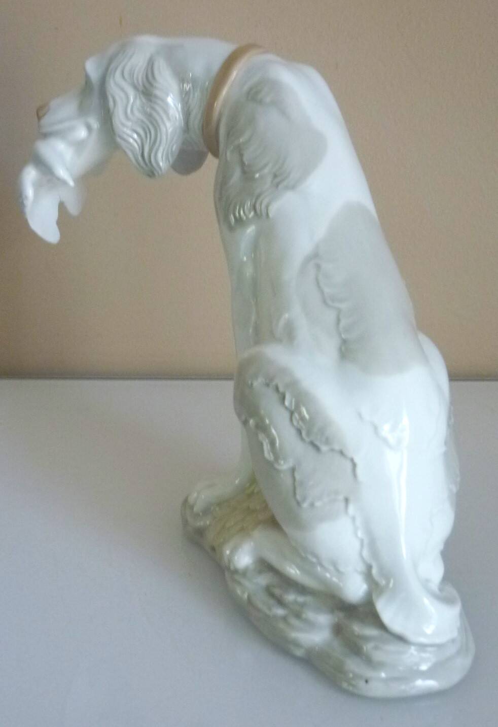 Large porcelain figurine, dog, setter, hunting, signed d'Art SA, vintage