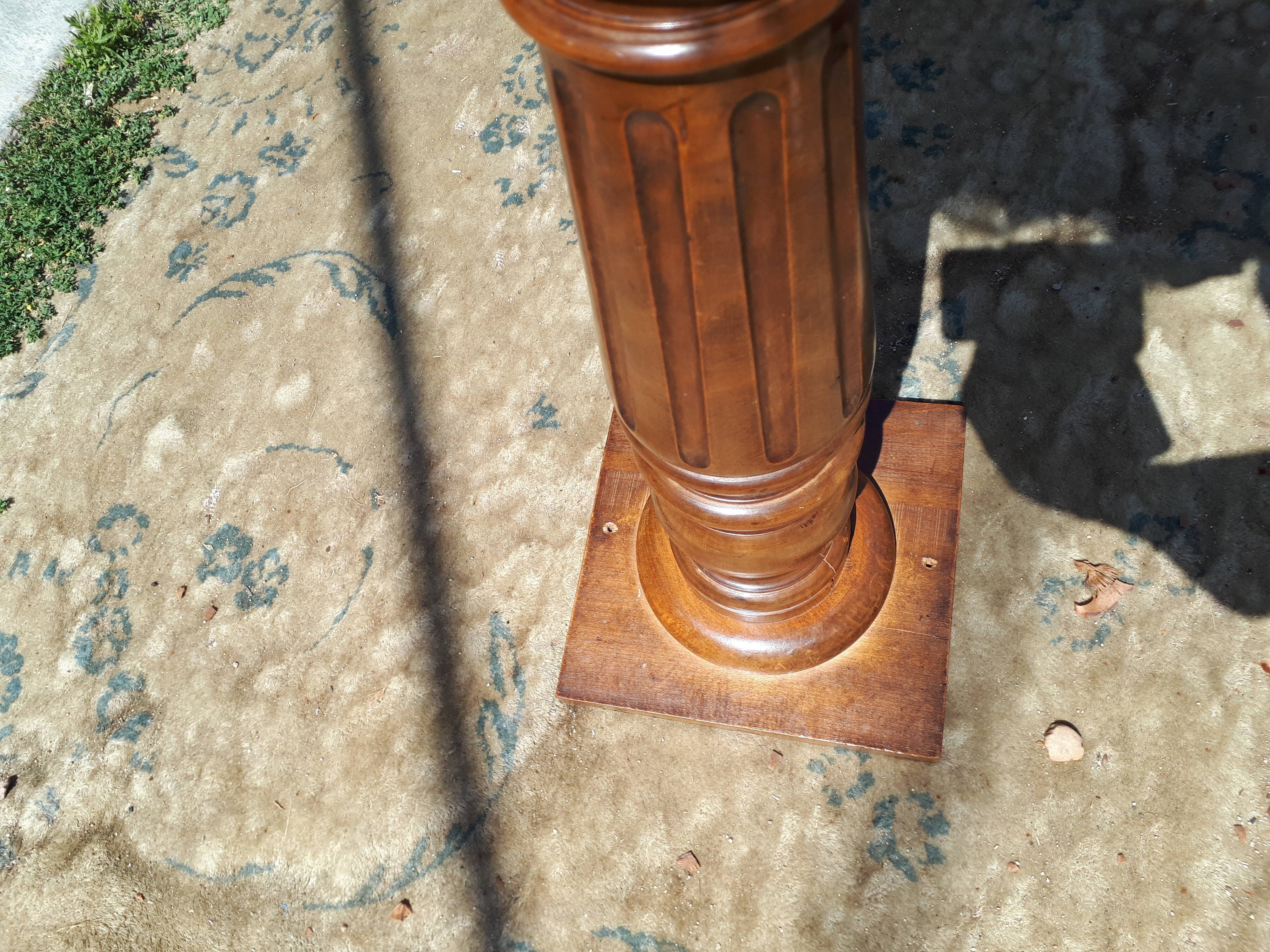 Fifth wheel on column