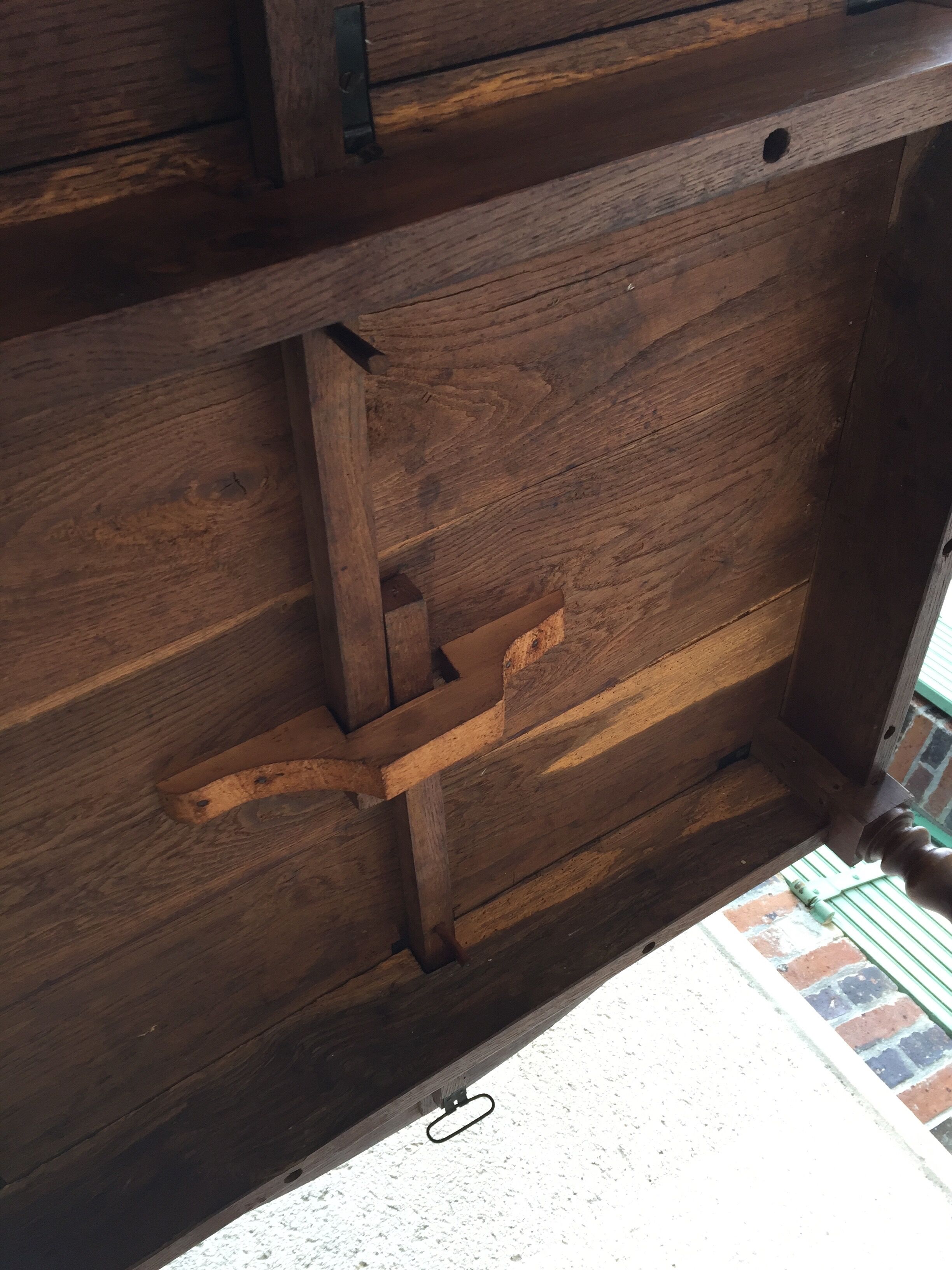 Large table round in rabats in vintage massive oak