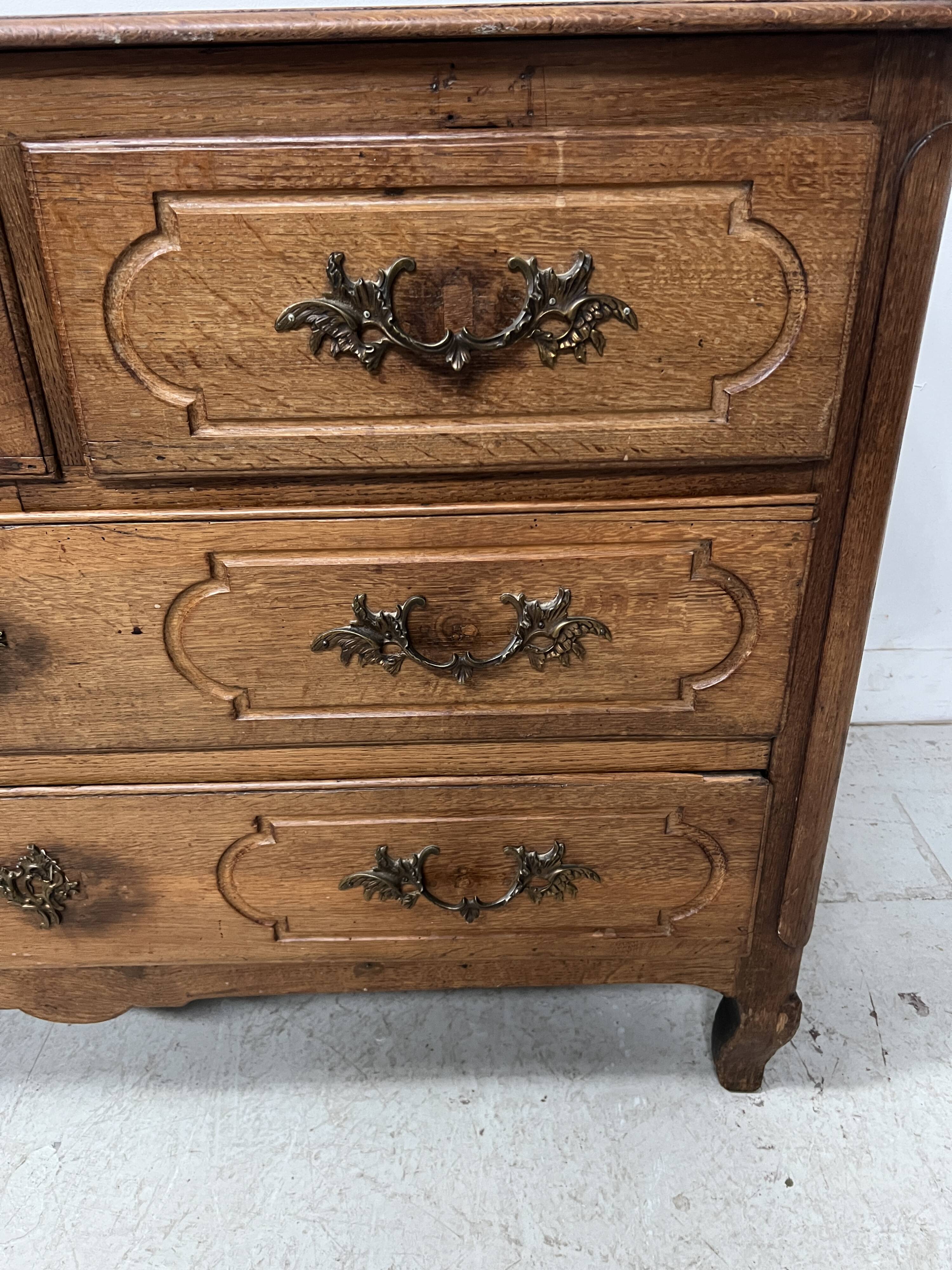 Commode Louis XV en chêne massif du XVIII siècle