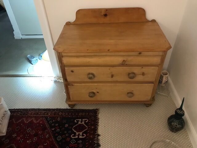 English chest of drawers in pitchpin